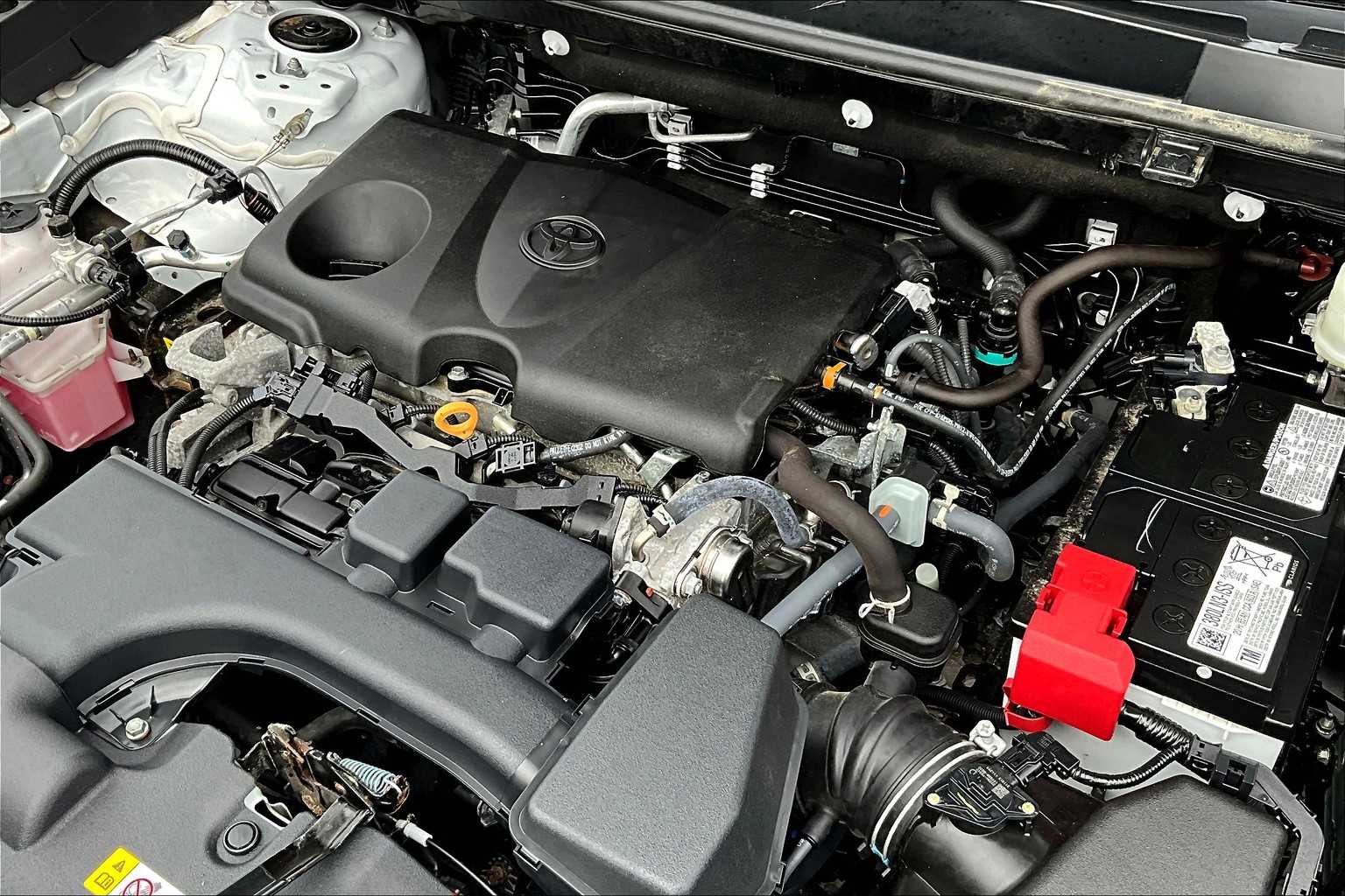 2022 Toyota RAV4 LE - Photo 35