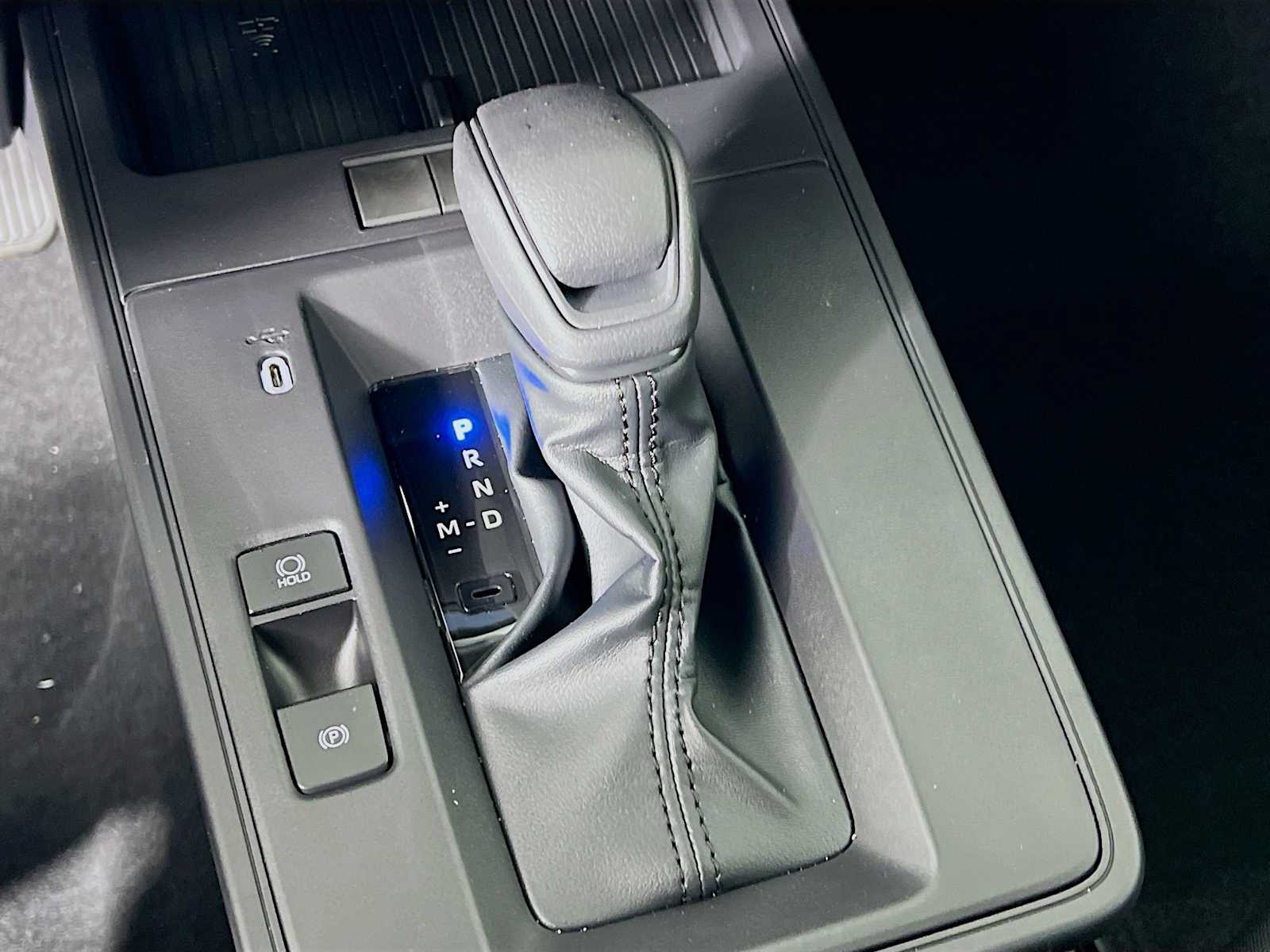 2026 Toyota Corolla Cross LE - Photo 11