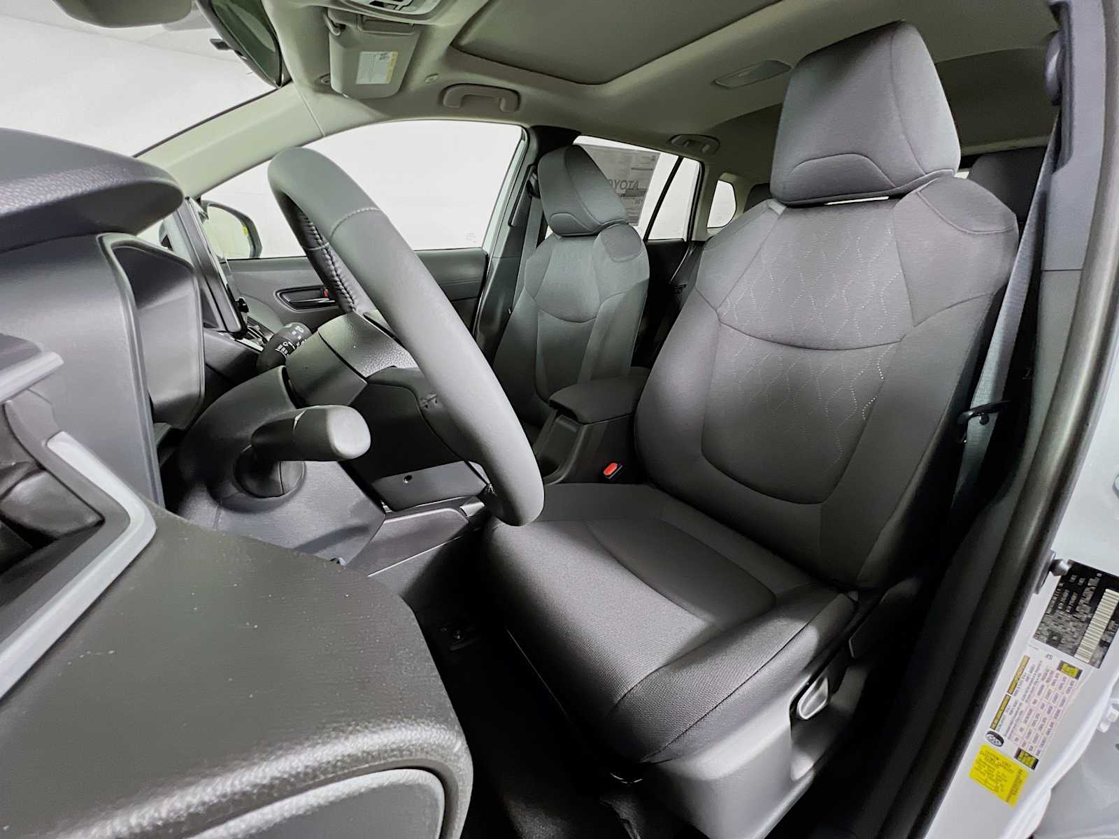 2026 Toyota Corolla Cross LE - Photo 12