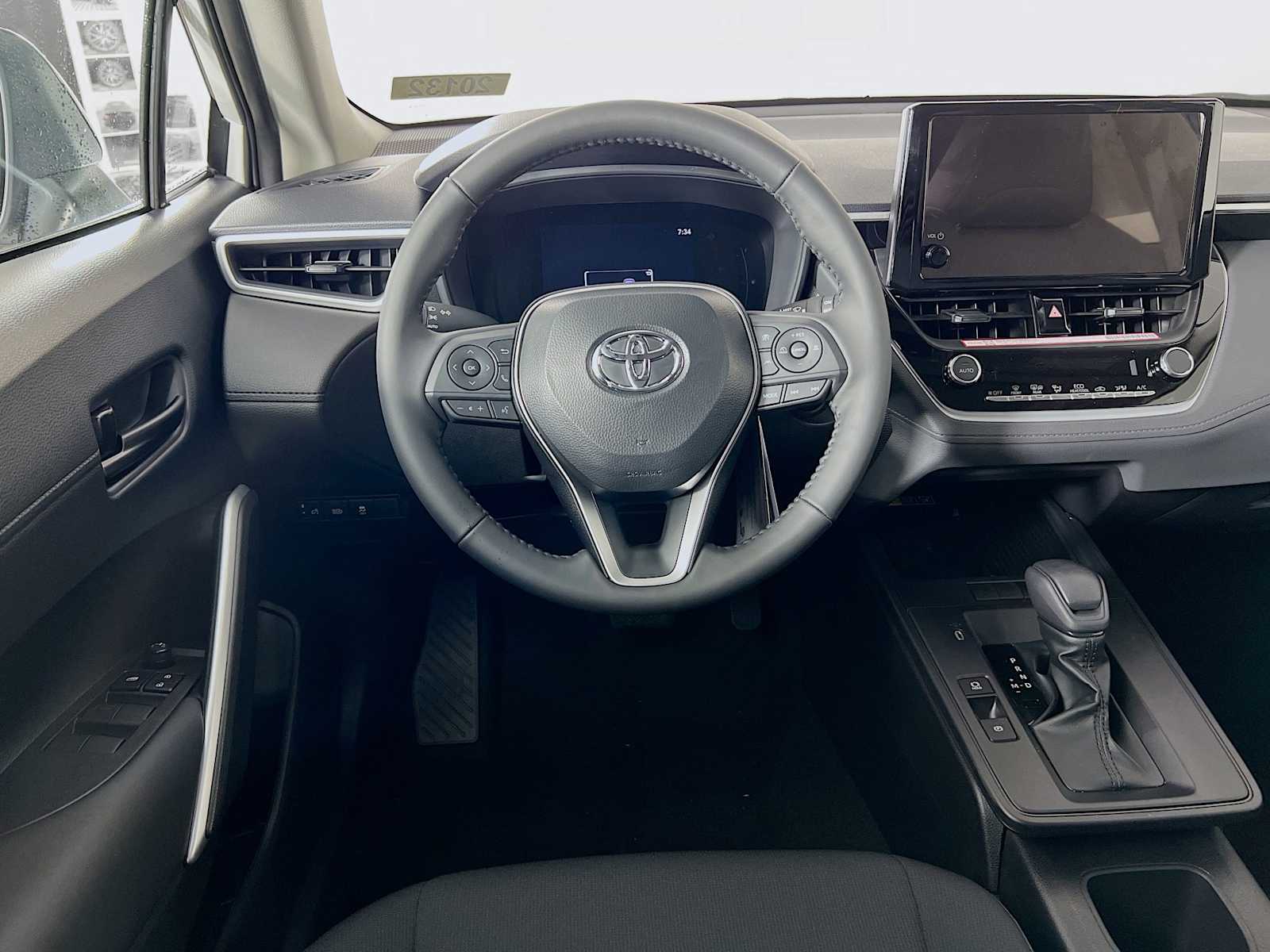 2026 Toyota Corolla Cross LE - Photo 15