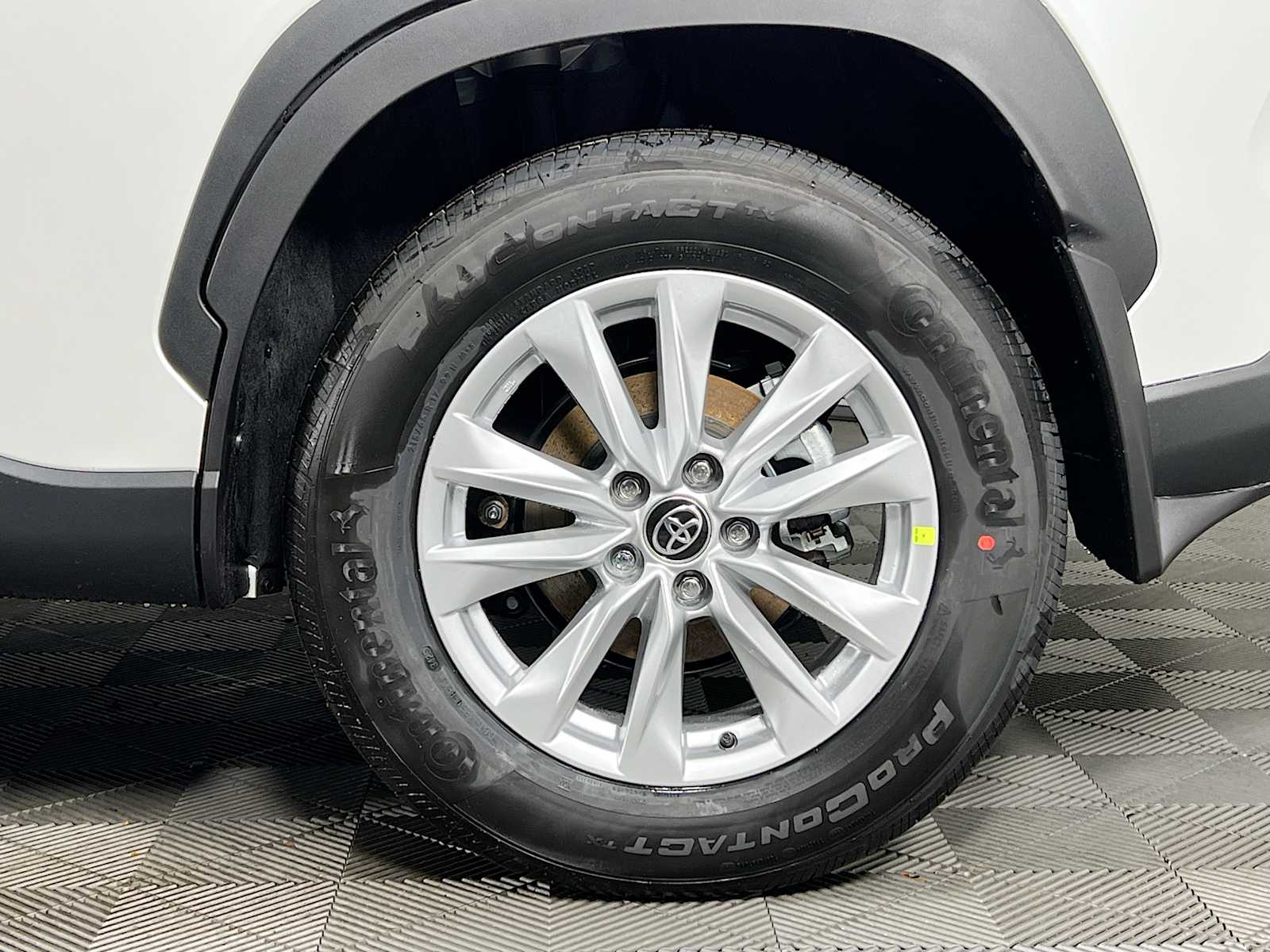 2026 Toyota Corolla Cross LE - Photo 19