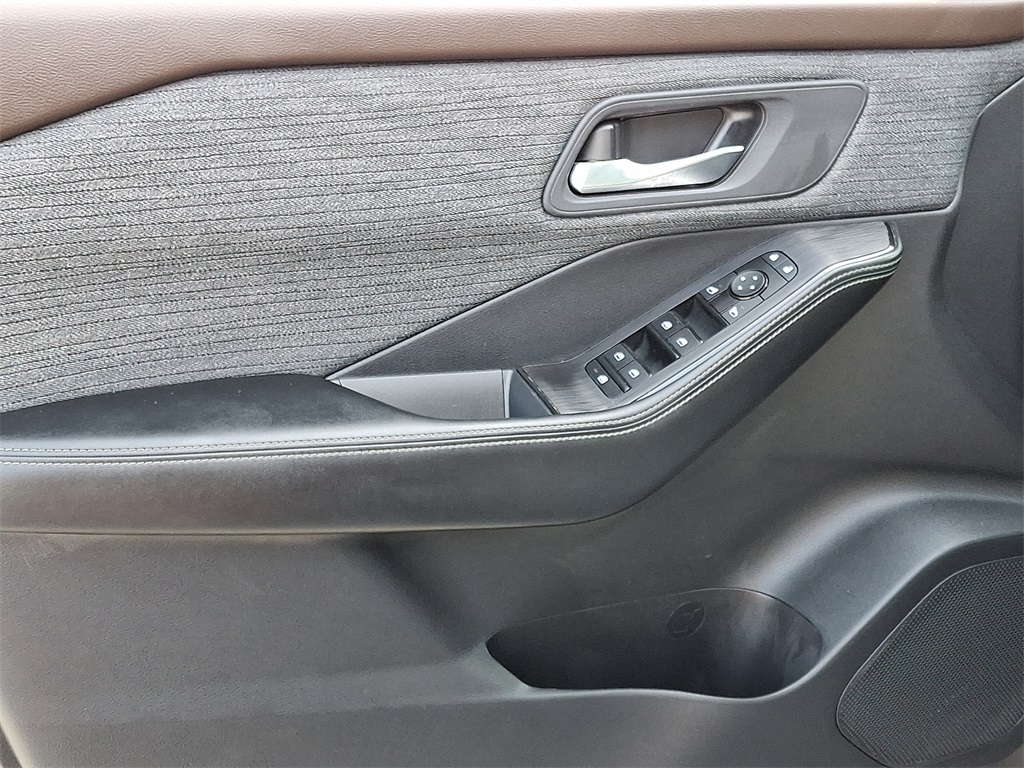 2023 Nissan Rogue SV - Photo 13