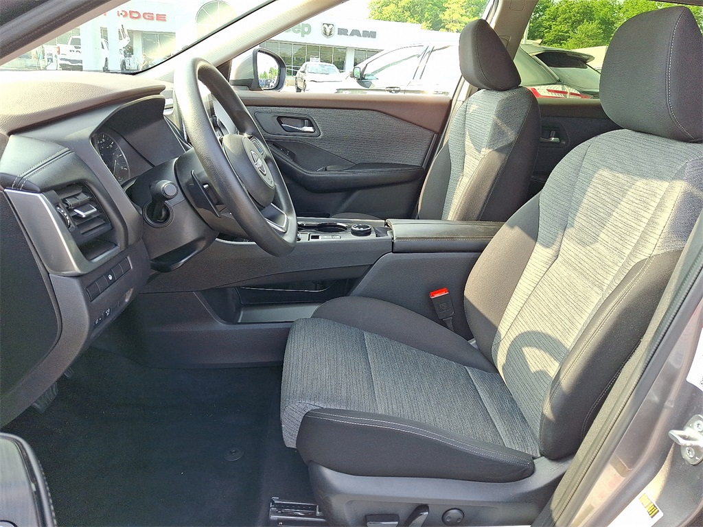 2023 Nissan Rogue SV - Photo 14