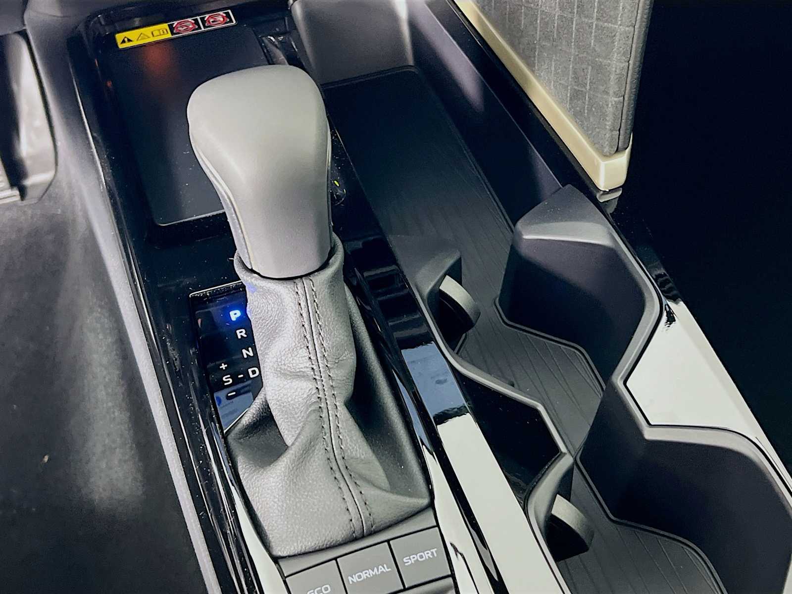 2025 Toyota Camry XLE - Photo 11
