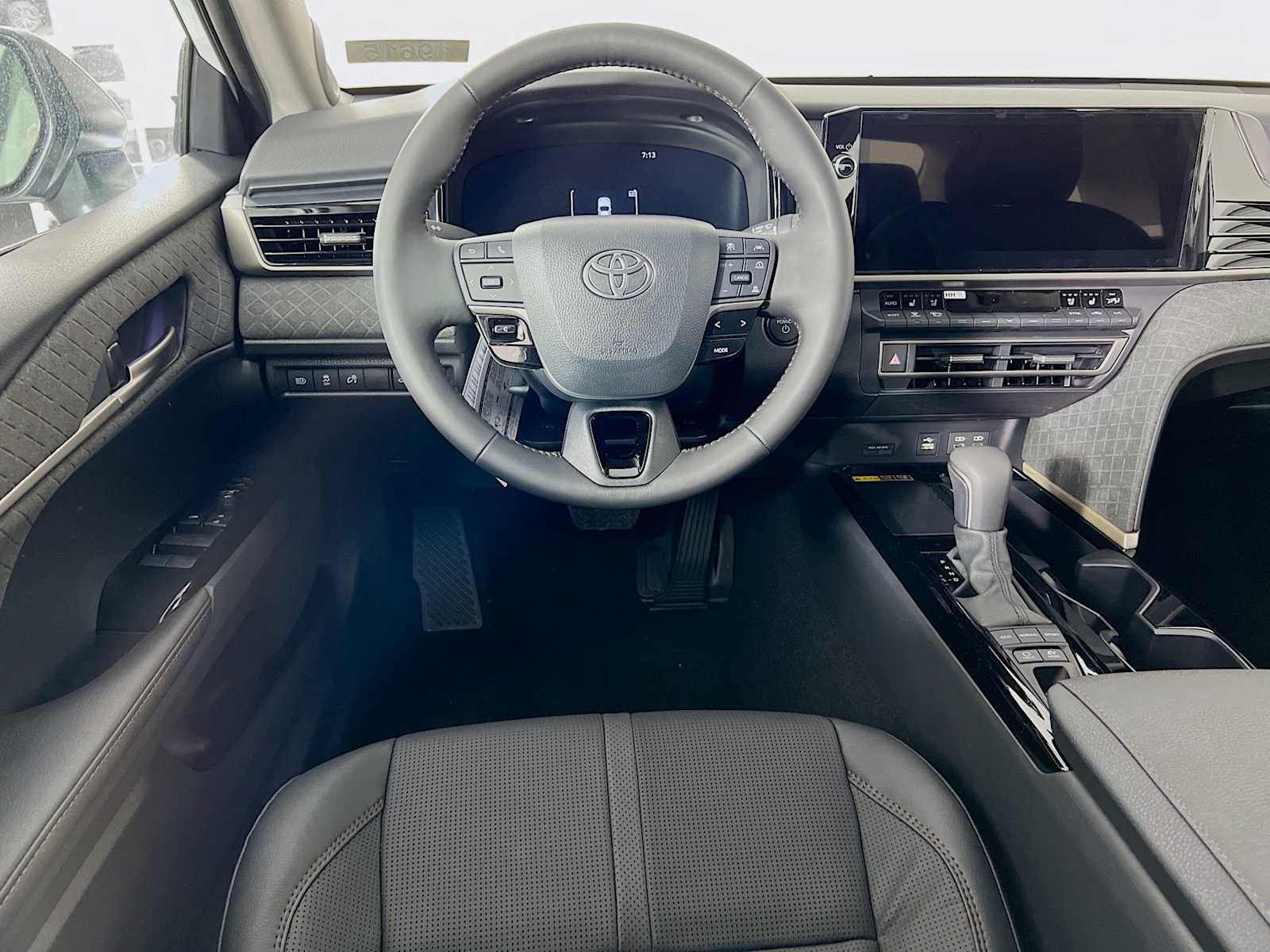 2025 Toyota Camry XLE - Photo 15