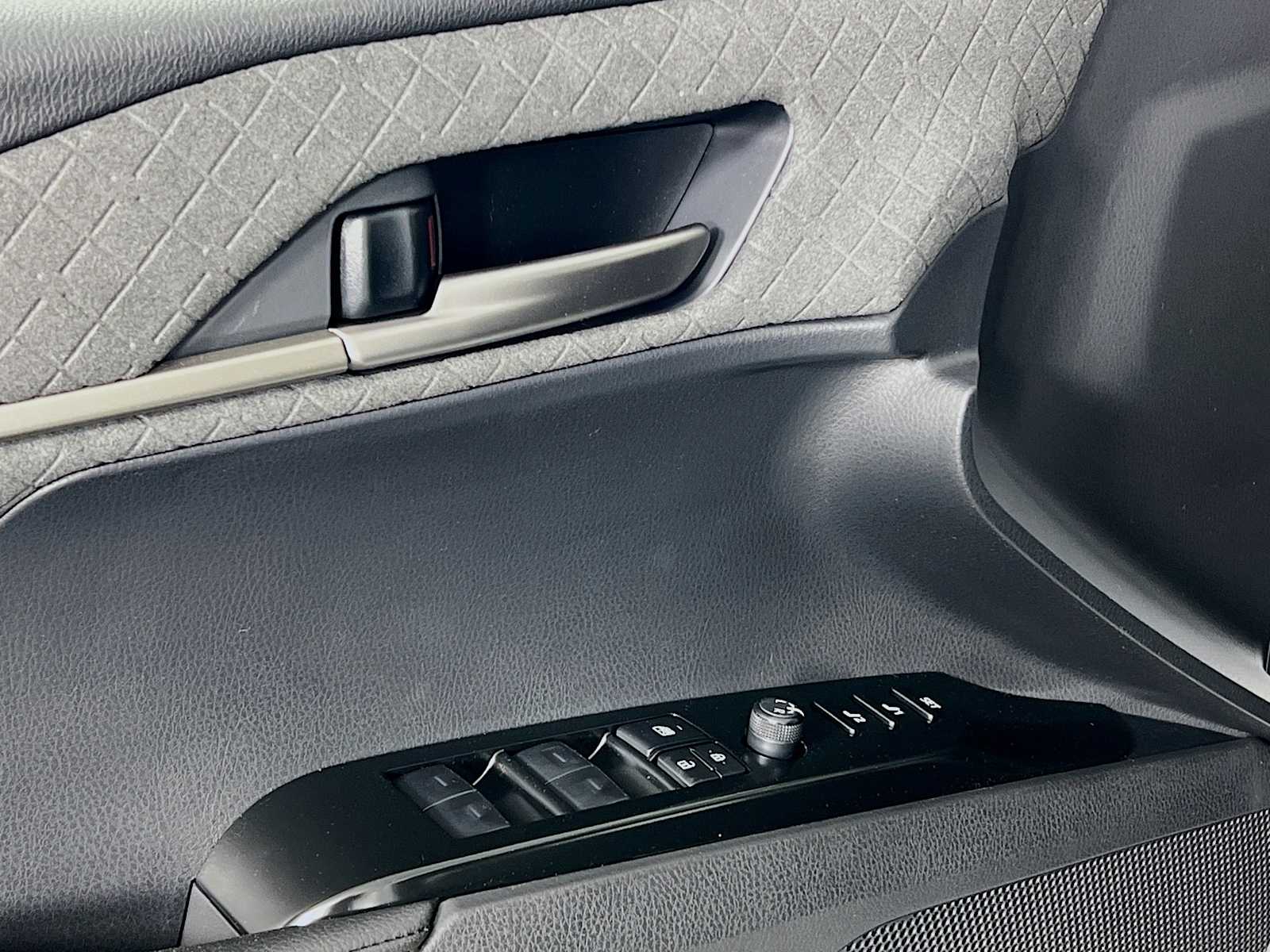 2025 Toyota Camry XLE - Photo 16