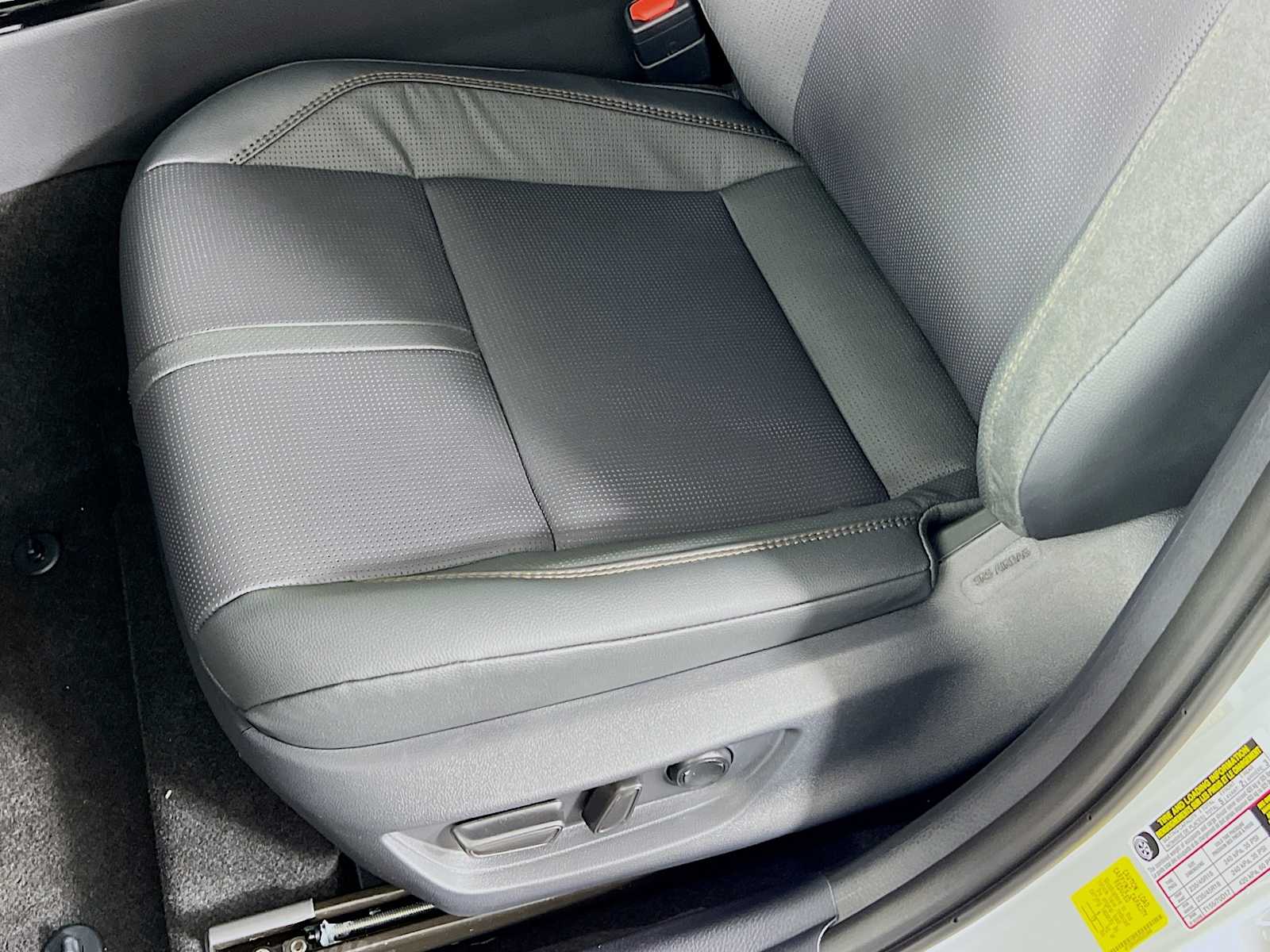 2025 Toyota Camry XLE - Photo 17