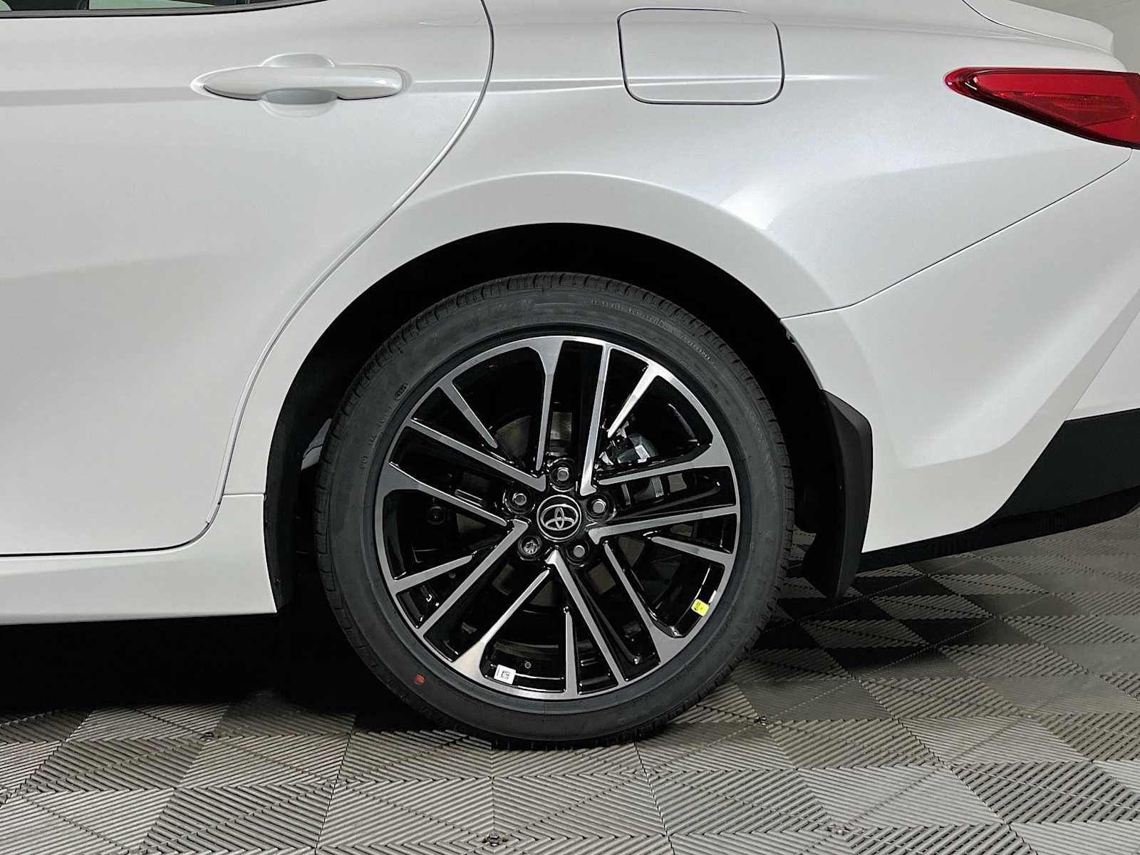2025 Toyota Camry XLE - Photo 19