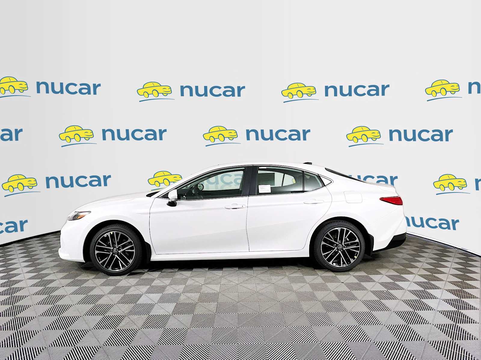 2025 Toyota Camry XLE - Photo 3