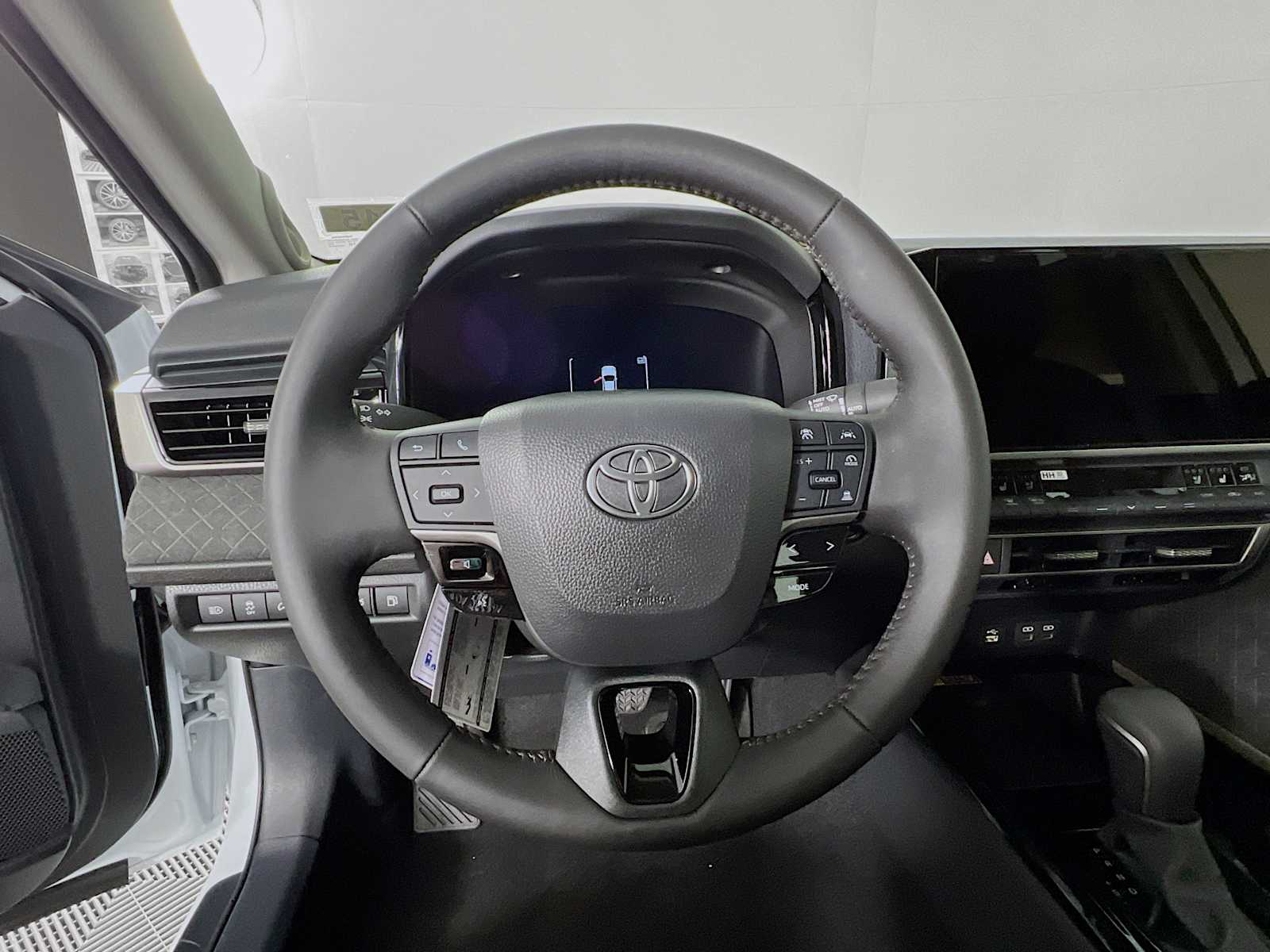 2025 Toyota Camry XLE - Photo 7