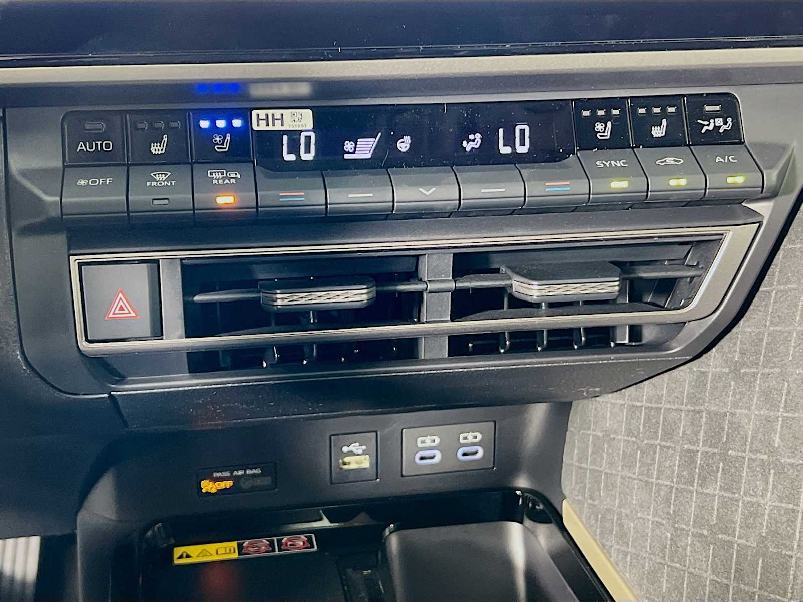 2025 Toyota Camry XLE - Photo 10