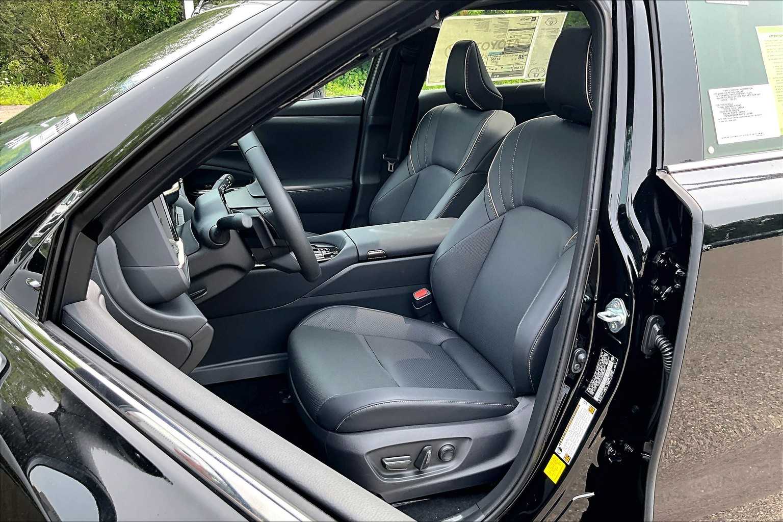 2025 Toyota Crown Signia Limited - Photo 11