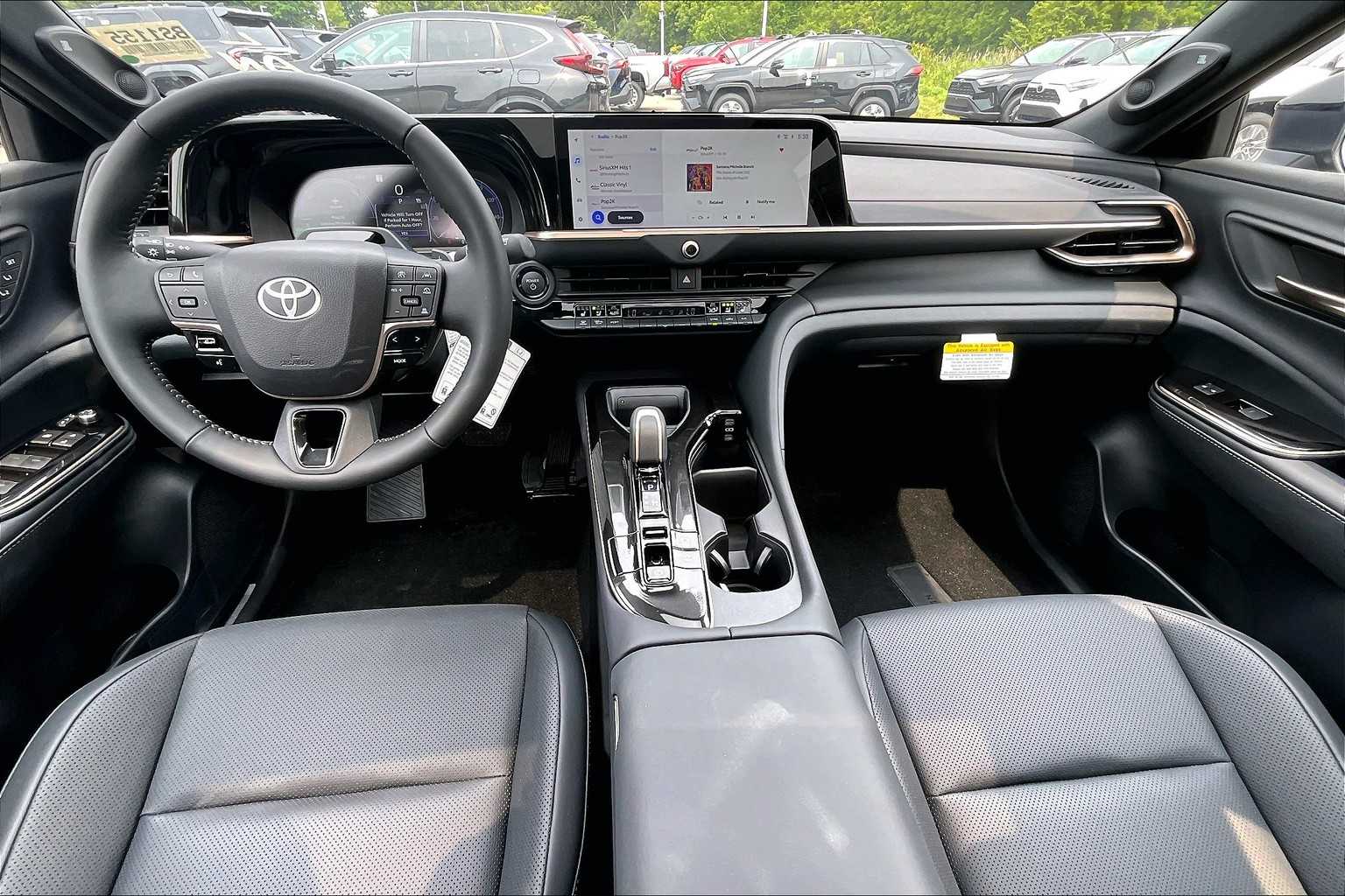 2025 Toyota Crown Signia Limited - Photo 12