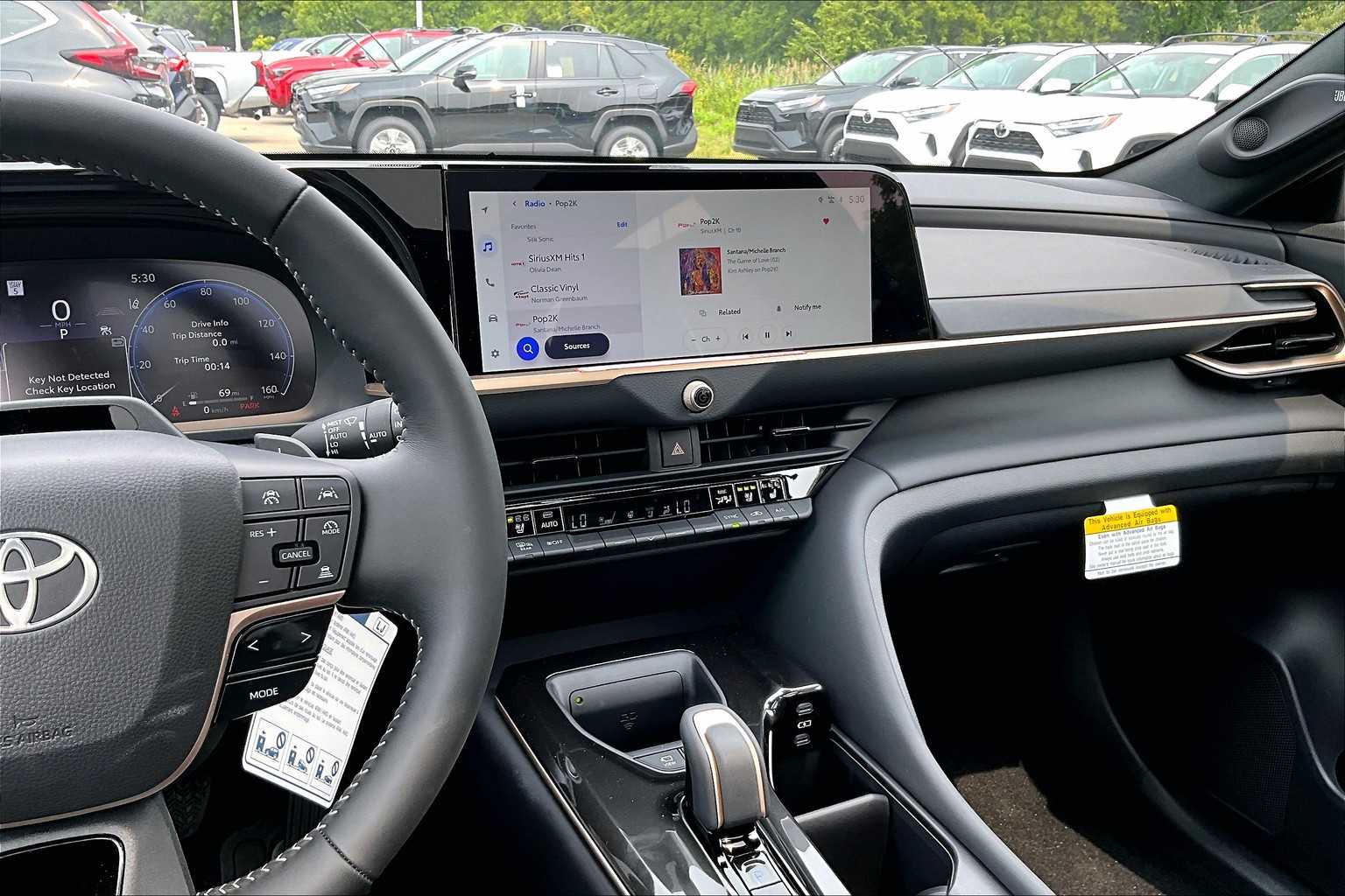 2025 Toyota Crown Signia Limited - Photo 13