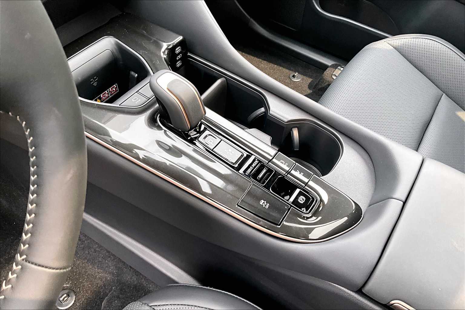 2025 Toyota Crown Signia Limited - Photo 14