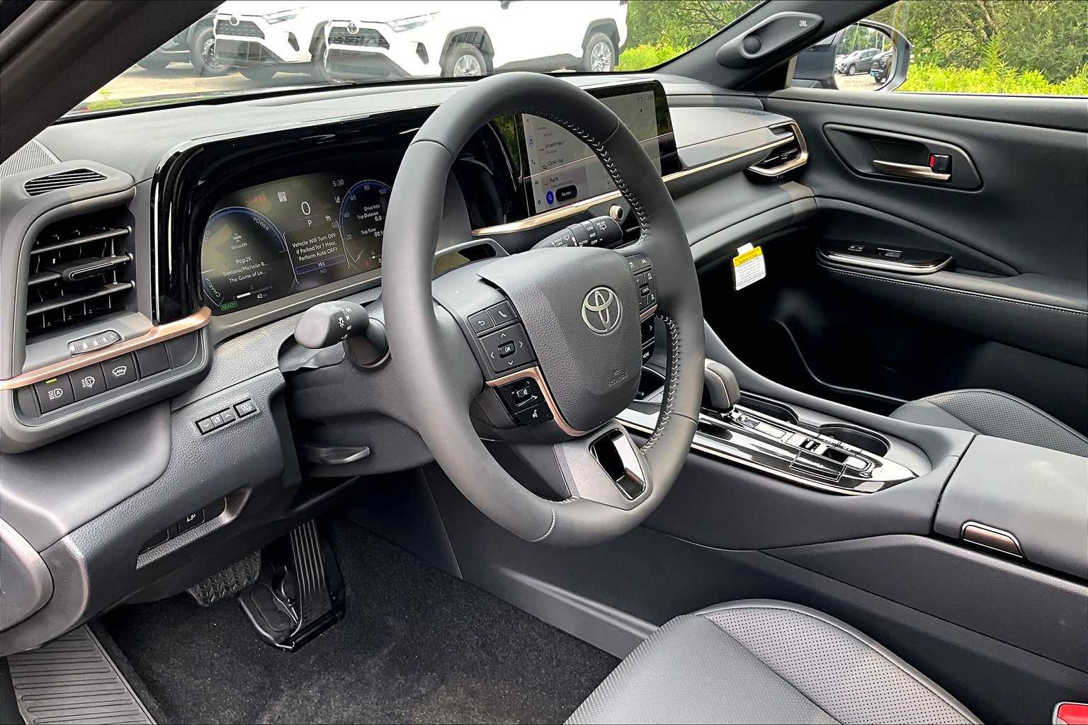 2025 Toyota Crown Signia Limited - Photo 9