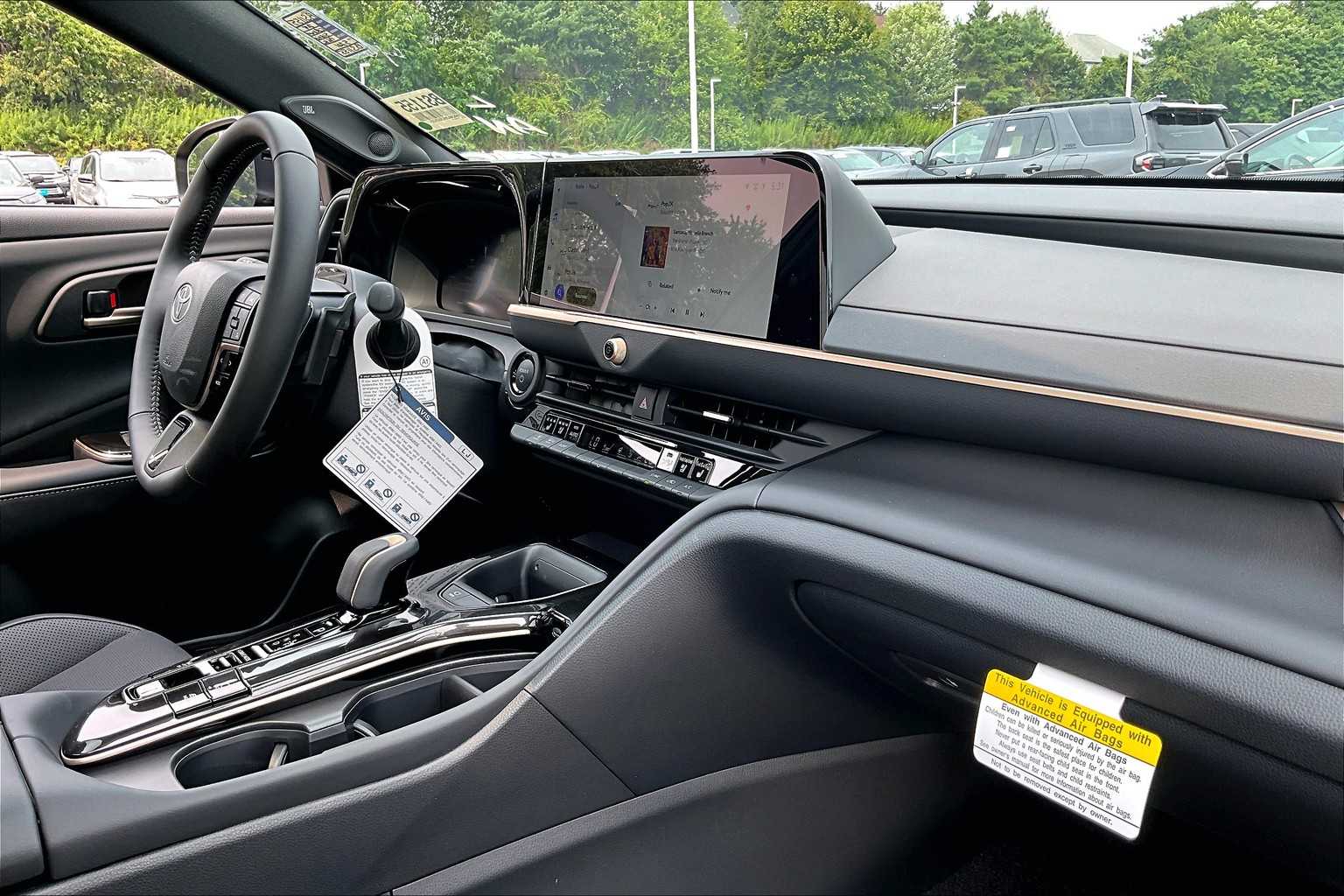2025 Toyota Crown Signia Limited - Photo 10