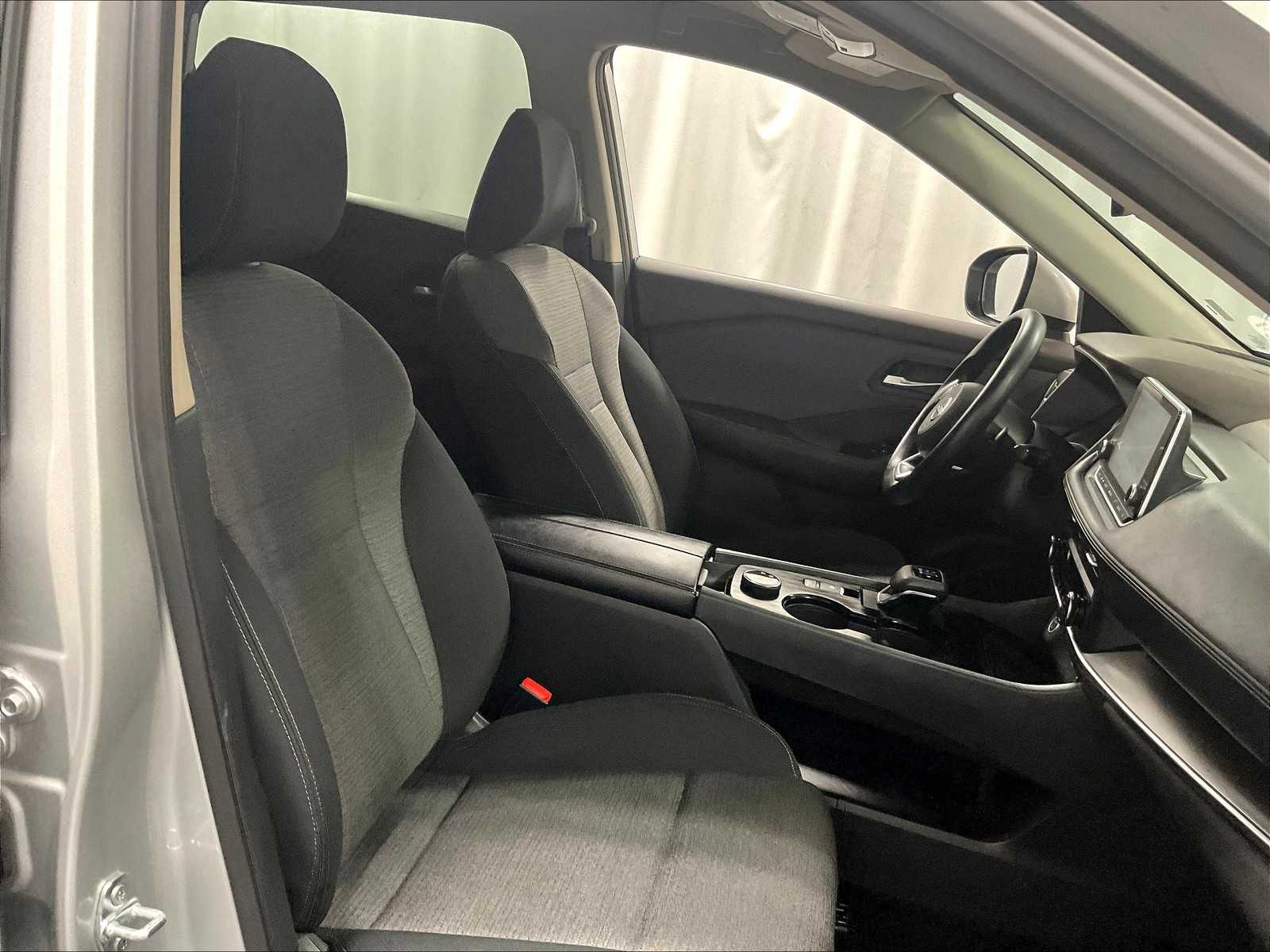2023 Nissan Rogue SV - Photo 11