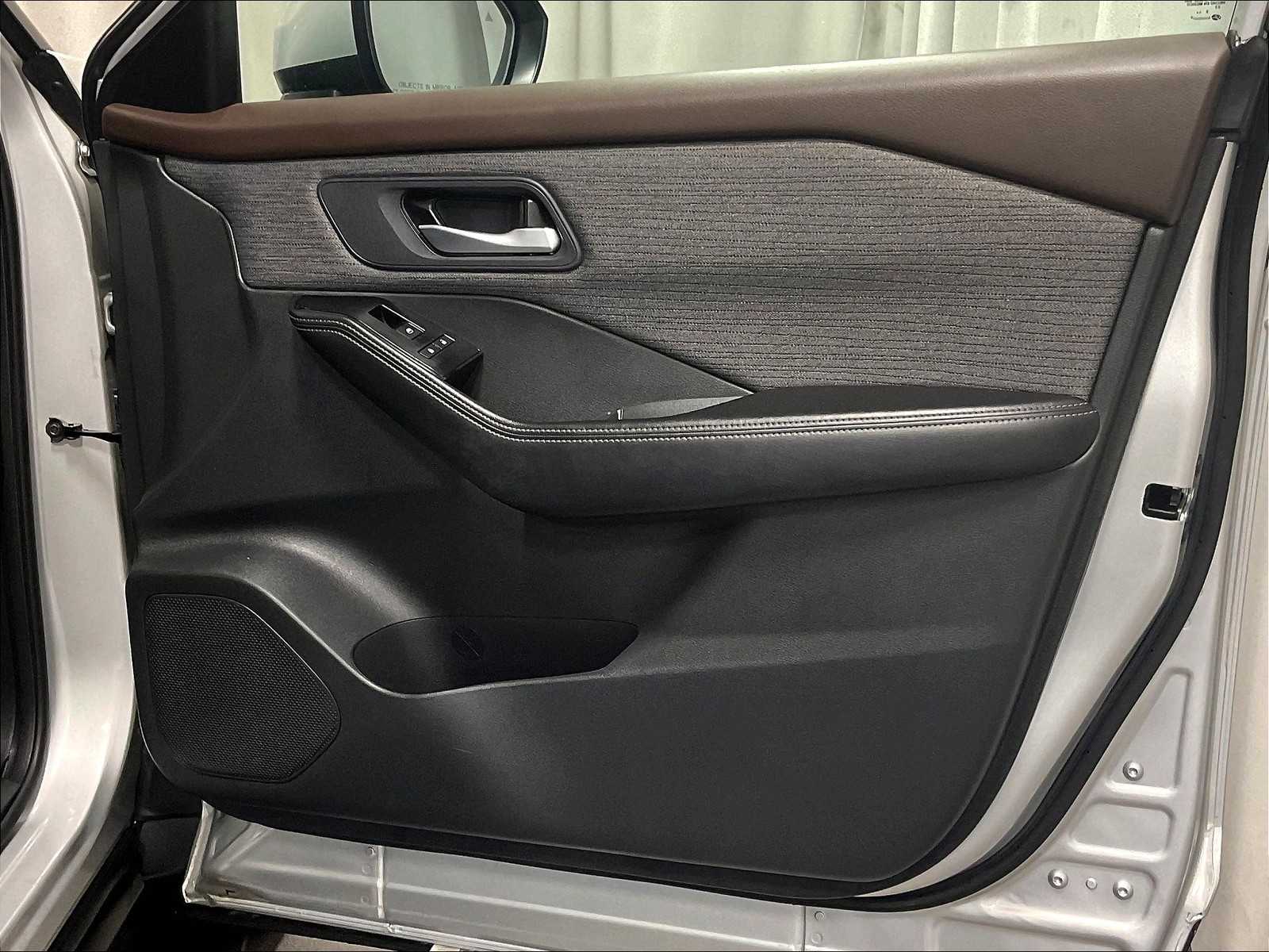 2023 Nissan Rogue SV - Photo 12