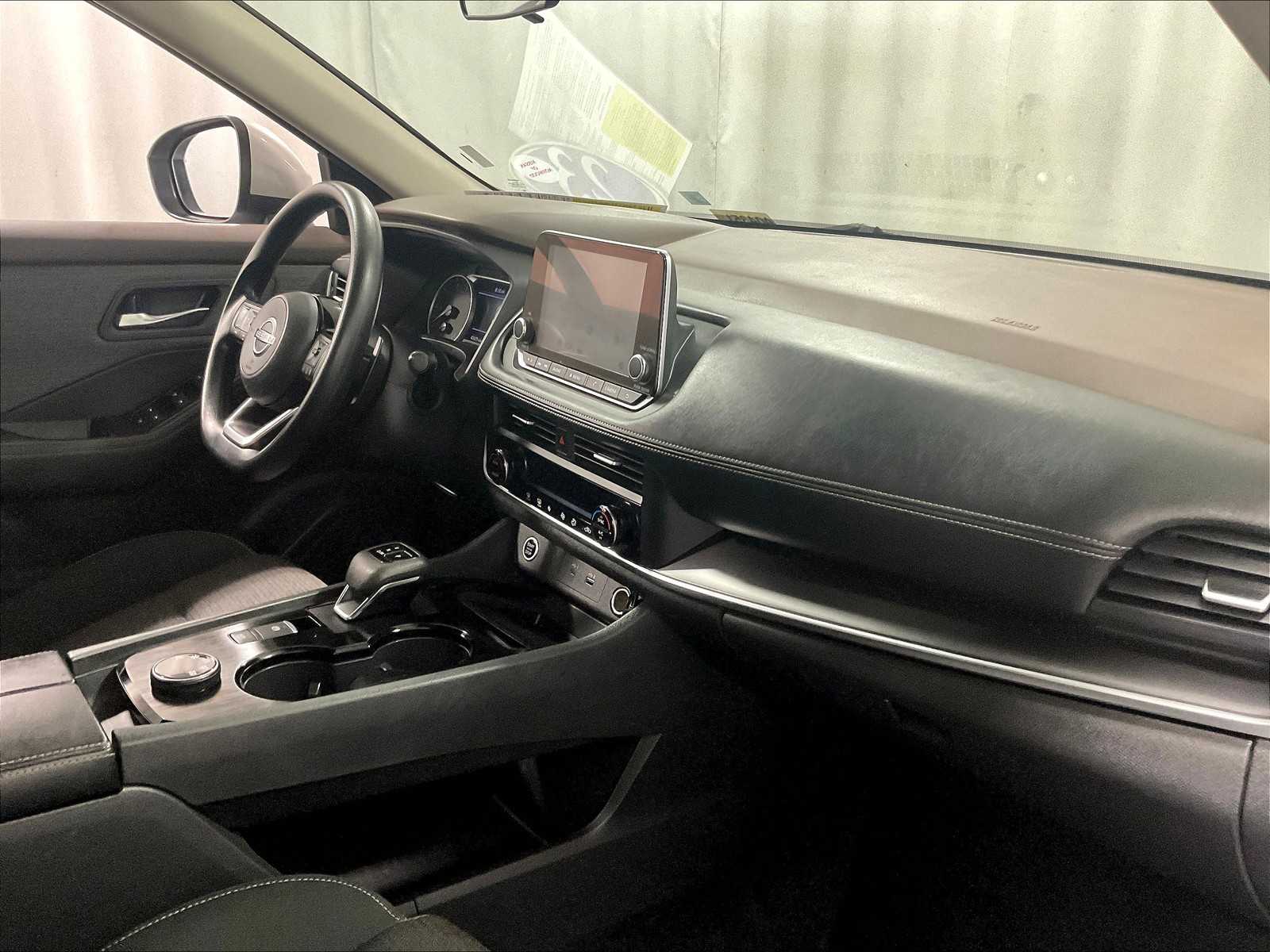 2023 Nissan Rogue SV - Photo 14
