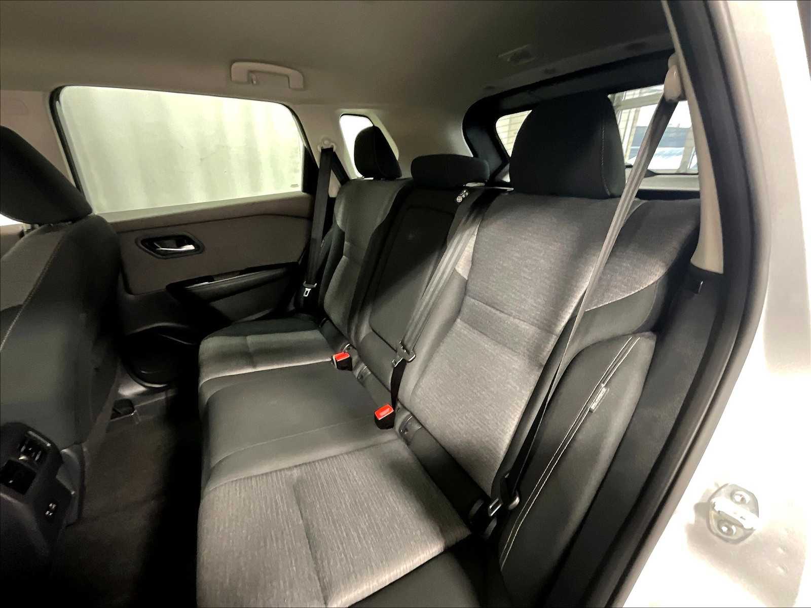 2023 Nissan Rogue SV - Photo 15