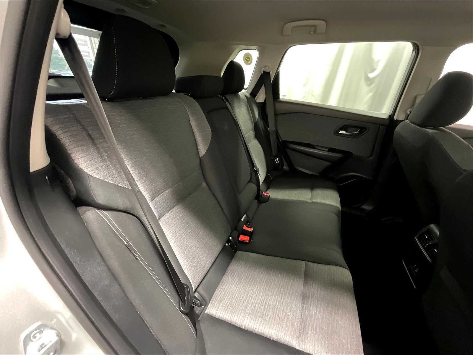 2023 Nissan Rogue SV - Photo 16