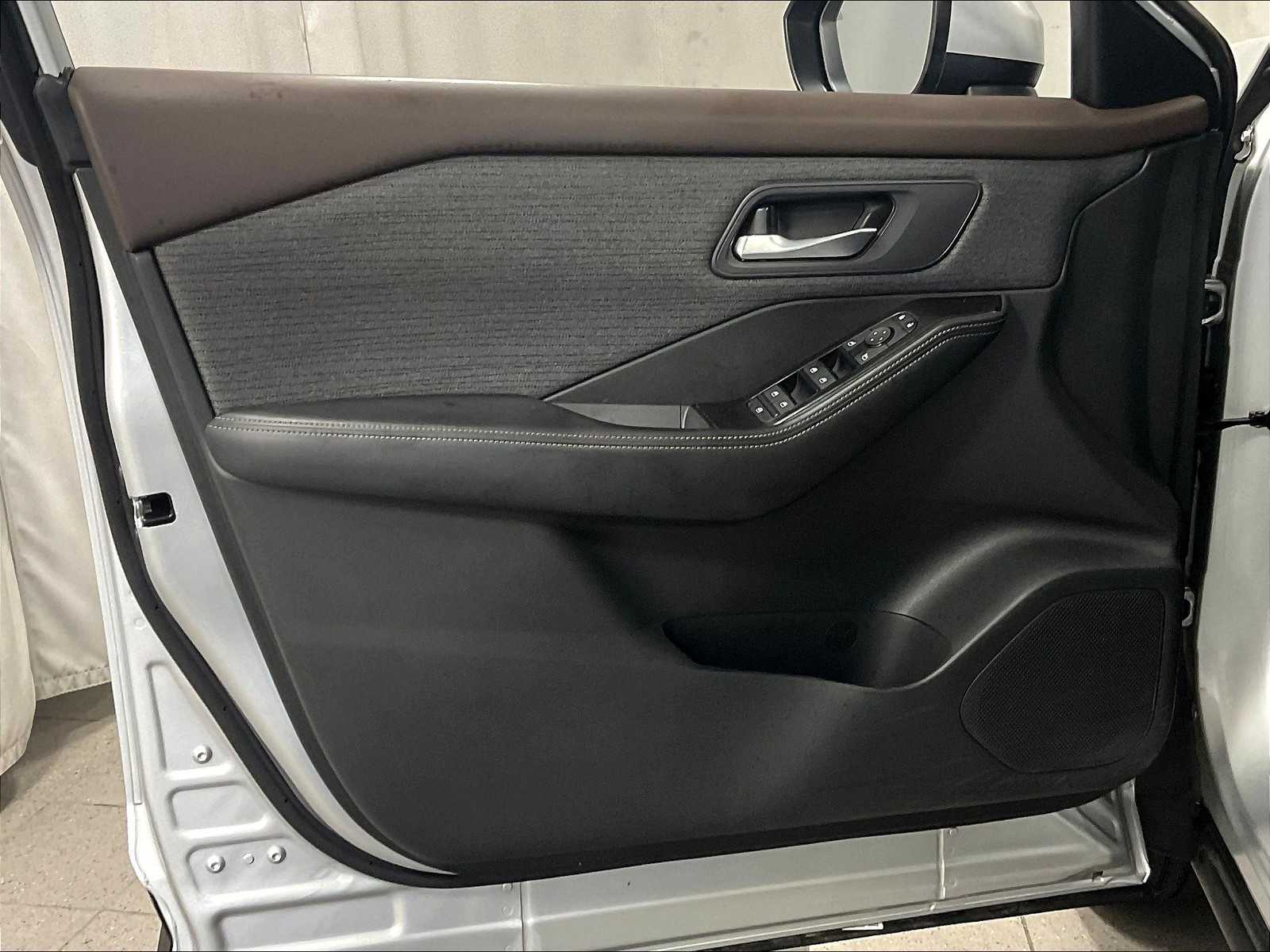 2023 Nissan Rogue SV - Photo 9