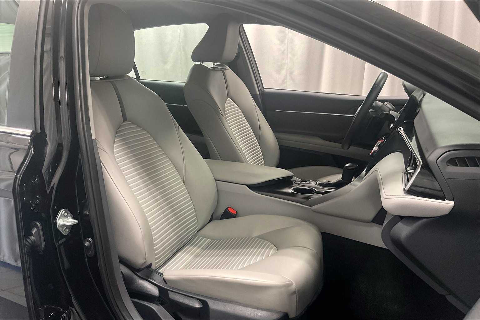 2024 Toyota Camry SE - Photo 11