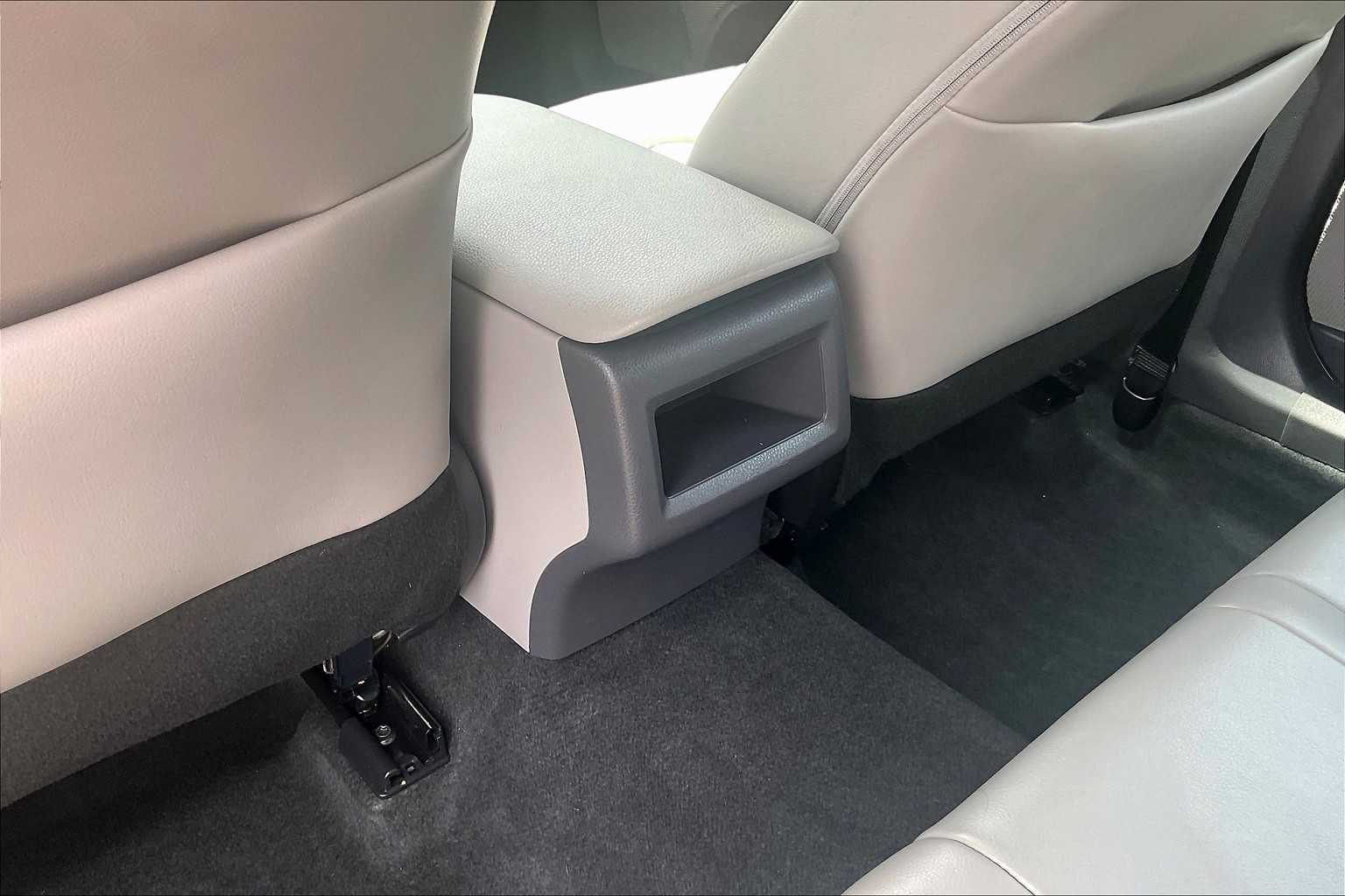 2024 Toyota Camry SE - Photo 27