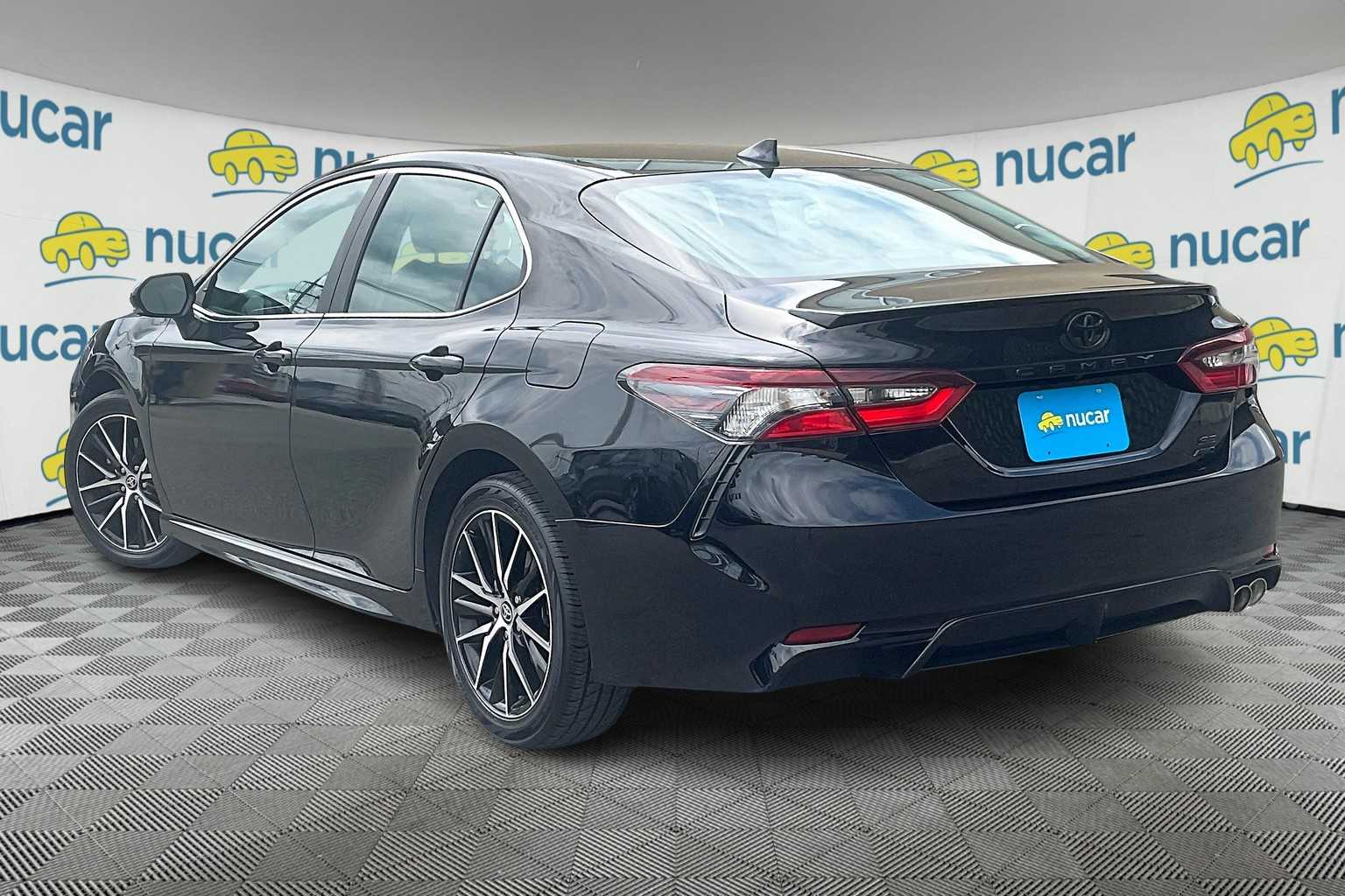 2024 Toyota Camry SE - Photo 4