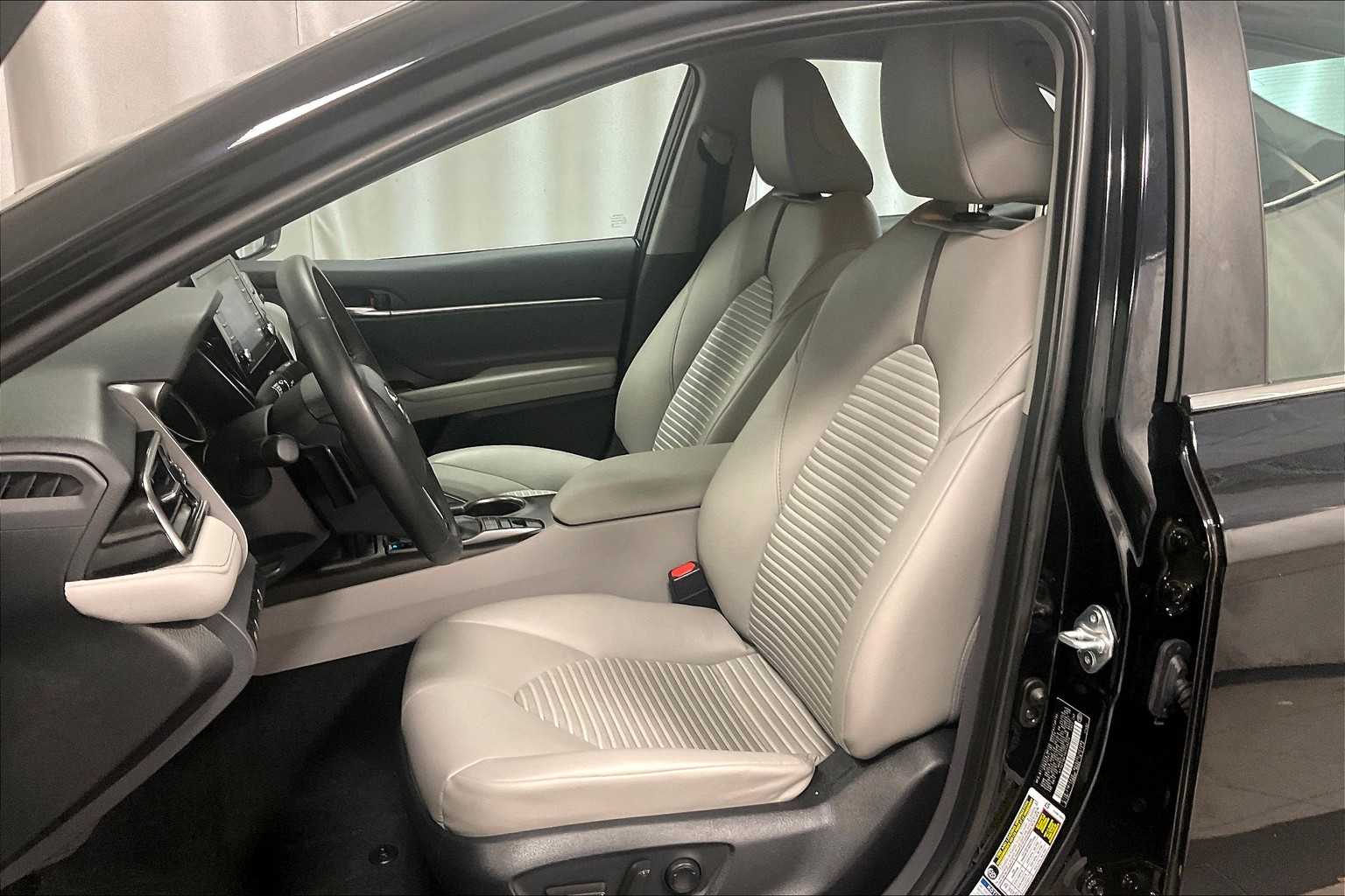 2024 Toyota Camry SE - Photo 10