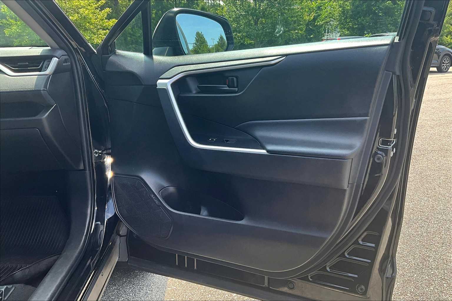 2023 Toyota RAV4 LE - Photo 12