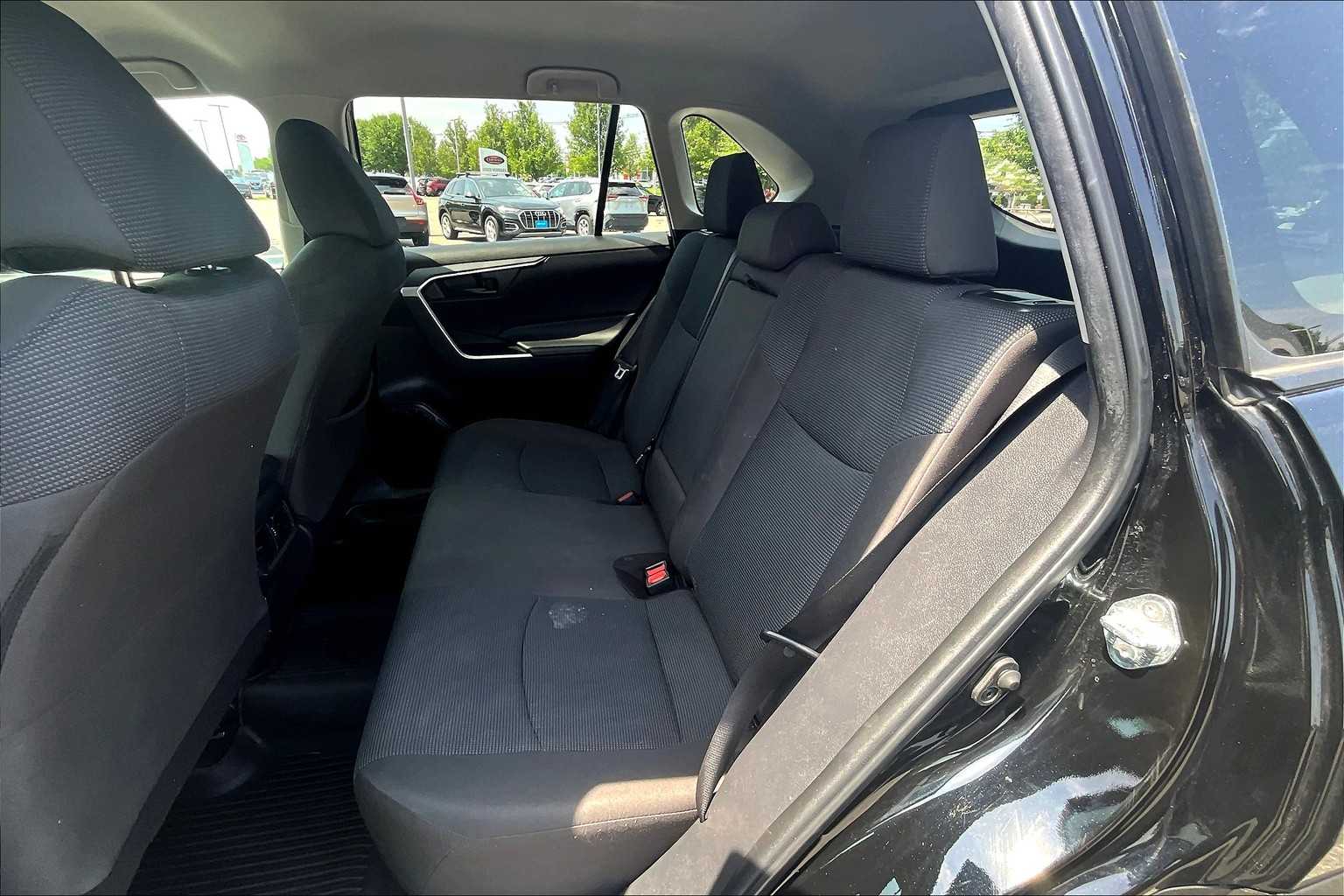 2023 Toyota RAV4 LE - Photo 15