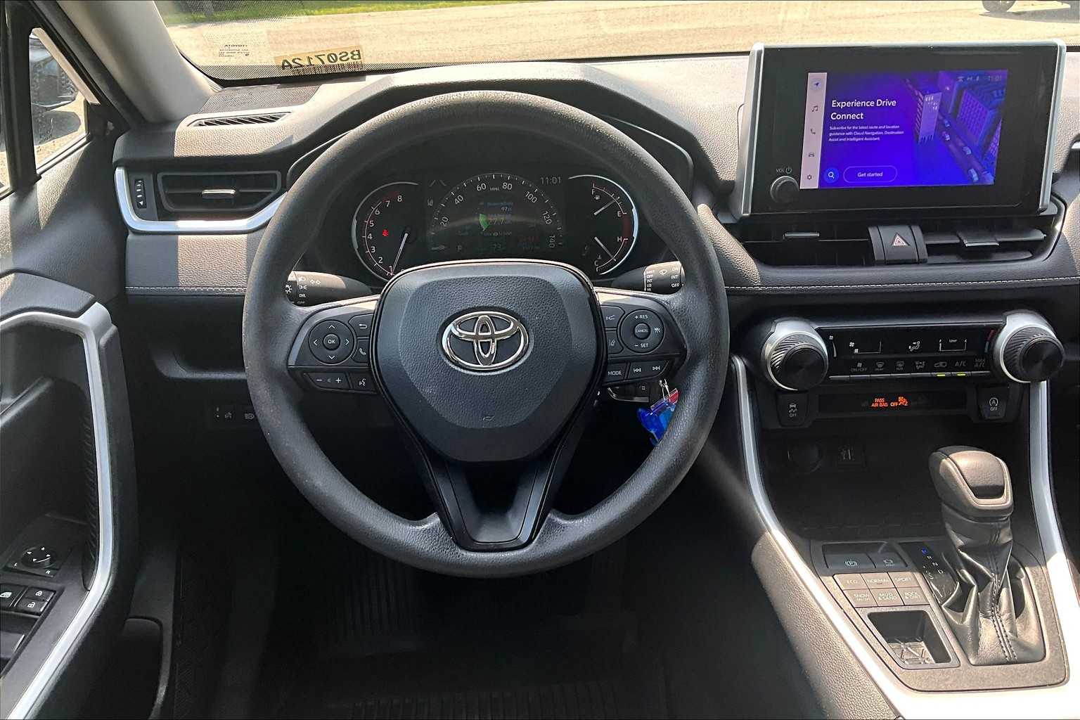 2023 Toyota RAV4 LE - Photo 17