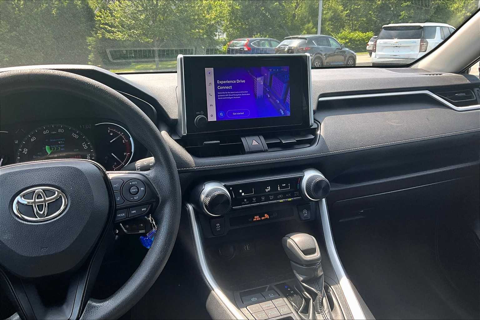 2023 Toyota RAV4 LE - Photo 18