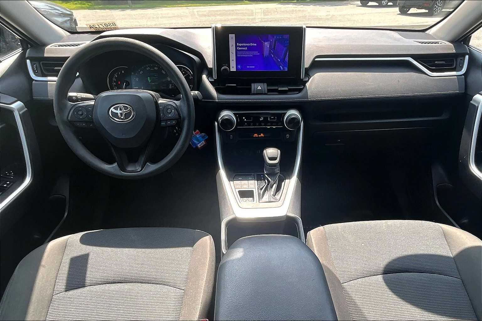 2023 Toyota RAV4 LE - Photo 21