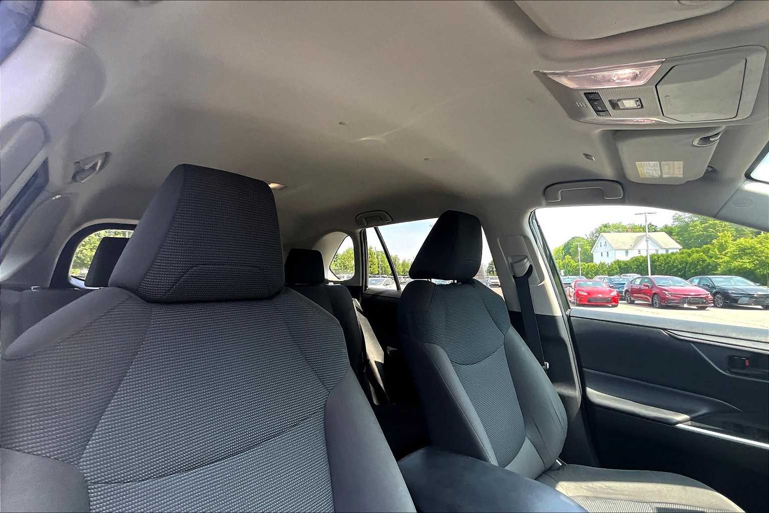 2023 Toyota RAV4 LE - Photo 22