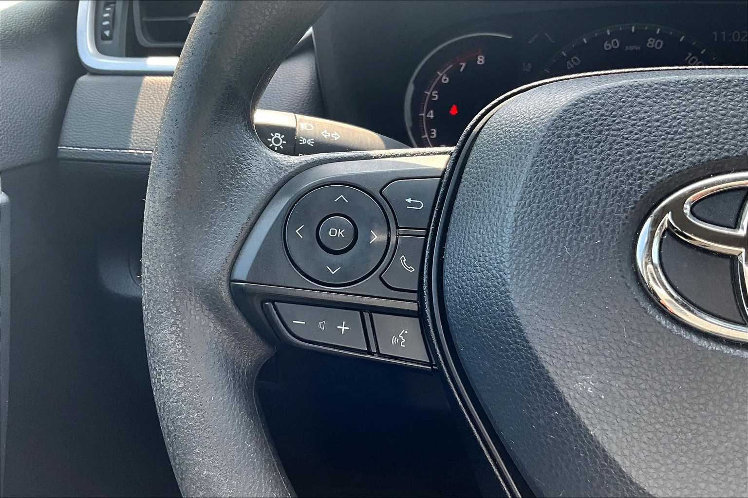 2023 Toyota RAV4 LE - Photo 23