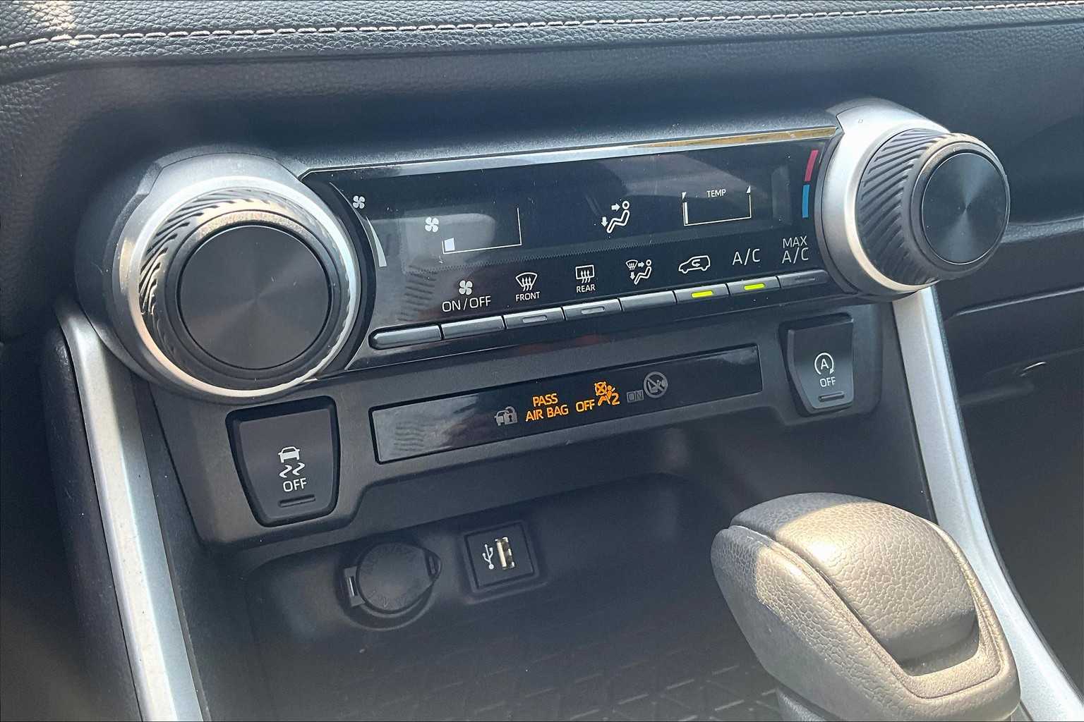 2023 Toyota RAV4 LE - Photo 26