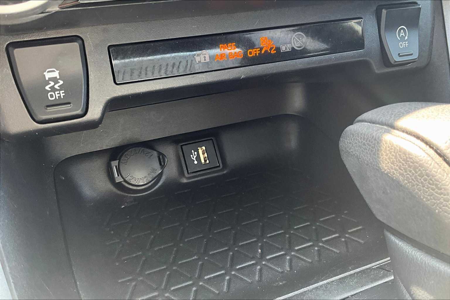 2023 Toyota RAV4 LE - Photo 27