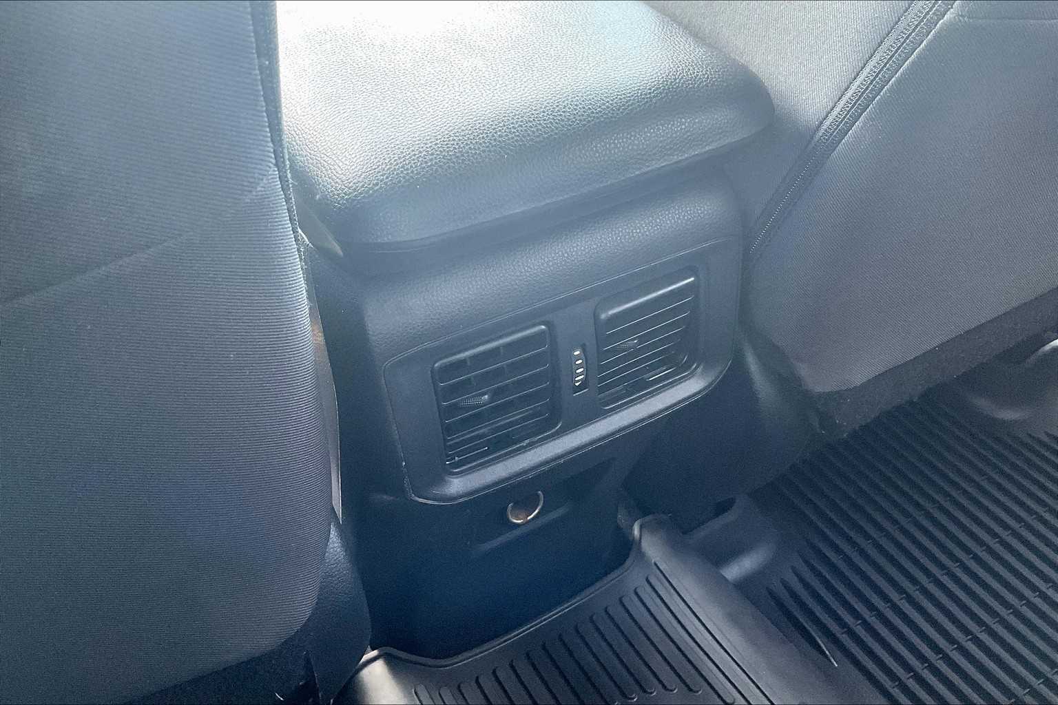 2023 Toyota RAV4 LE - Photo 28