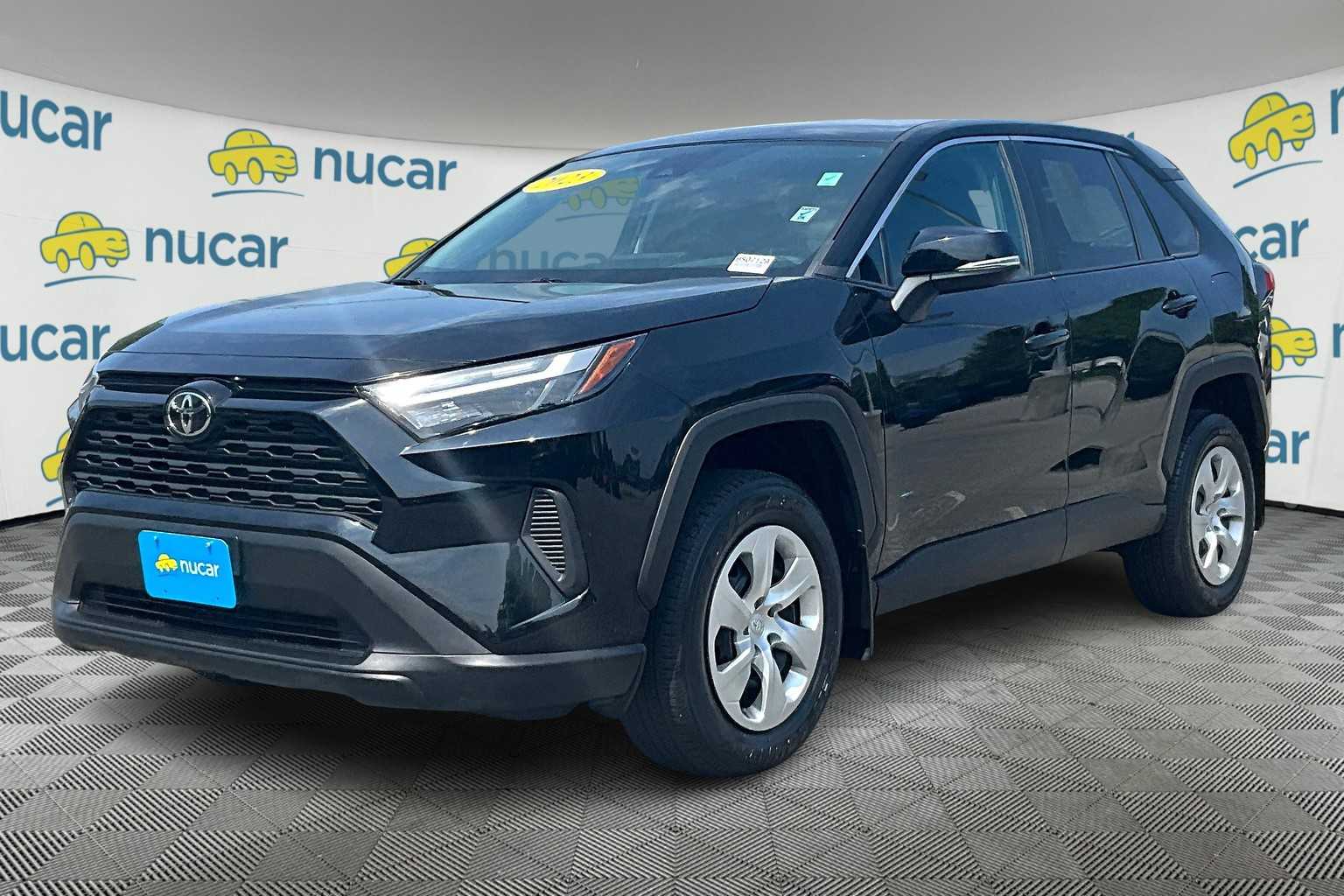 2023 Toyota RAV4 LE - Photo 3