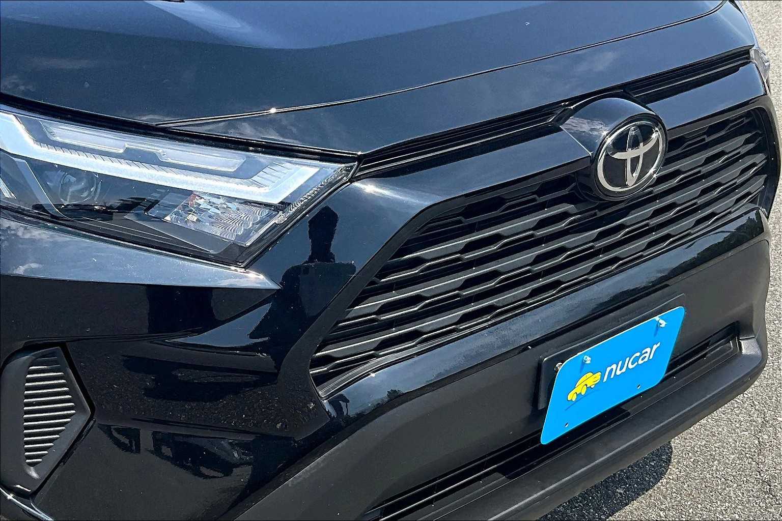 2023 Toyota RAV4 LE - Photo 32