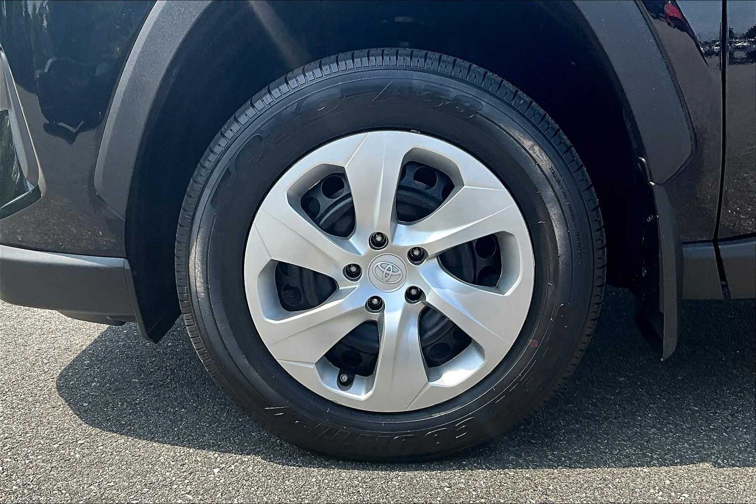 2023 Toyota RAV4 LE - Photo 7