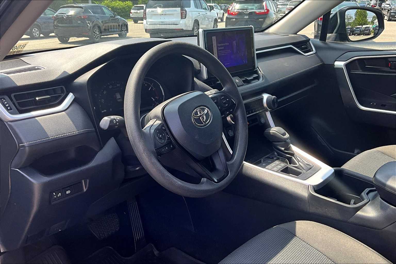 2023 Toyota RAV4 LE - Photo 8