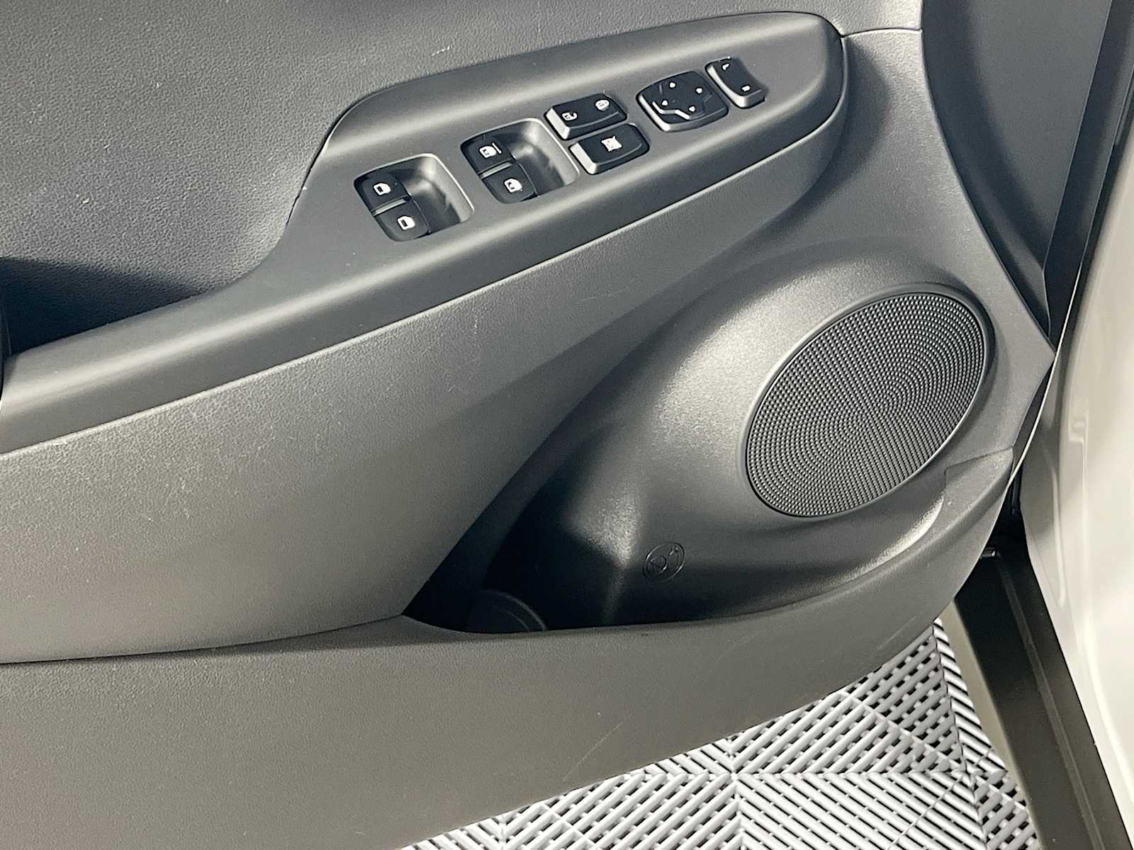 2023 Hyundai Kona SEL - Photo 18