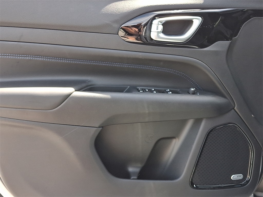 2025 Jeep Compass Limited - Photo 8