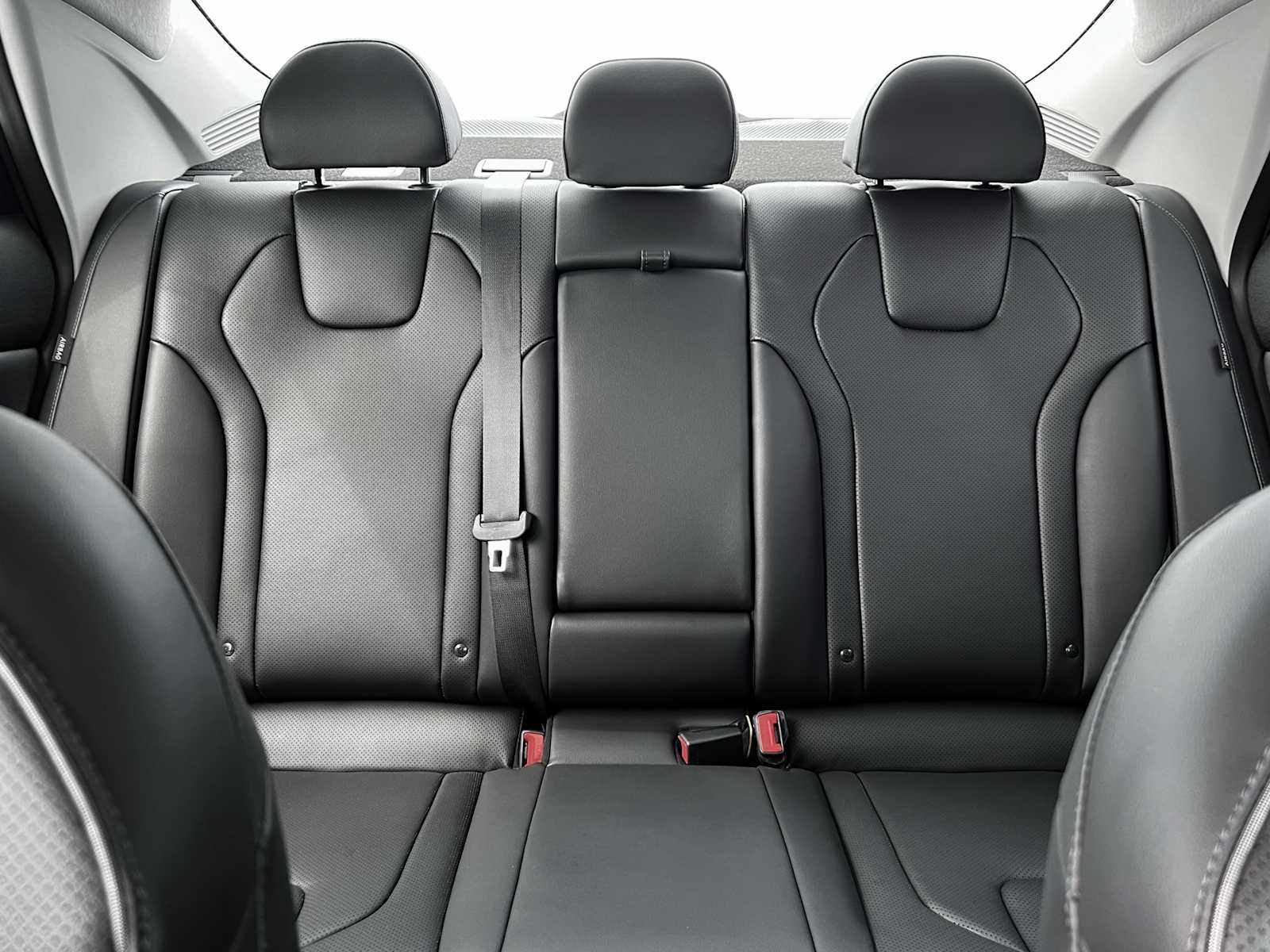 2025 Hyundai Elantra Limited - Photo 16