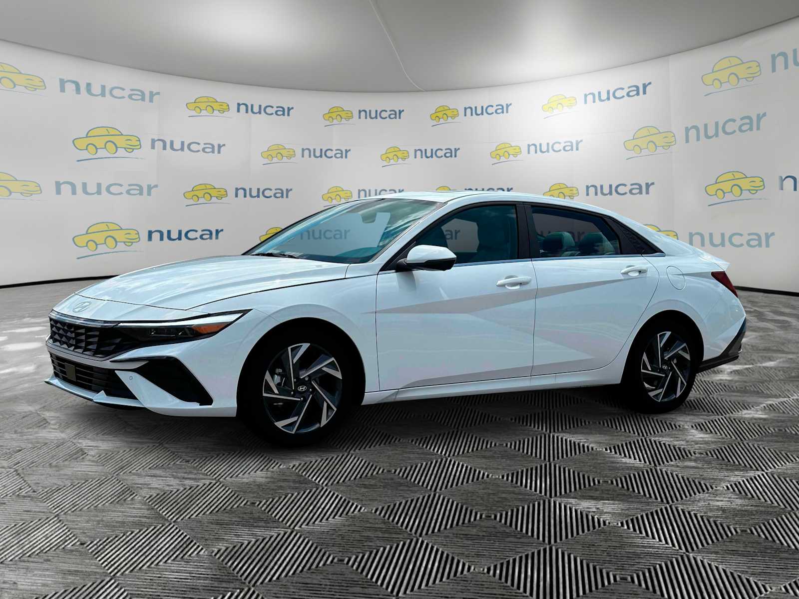 2025 Hyundai Elantra Limited - Photo 3