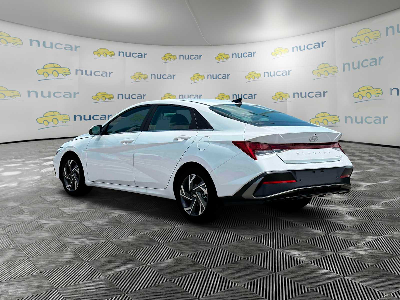 2025 Hyundai Elantra Limited - Photo 6